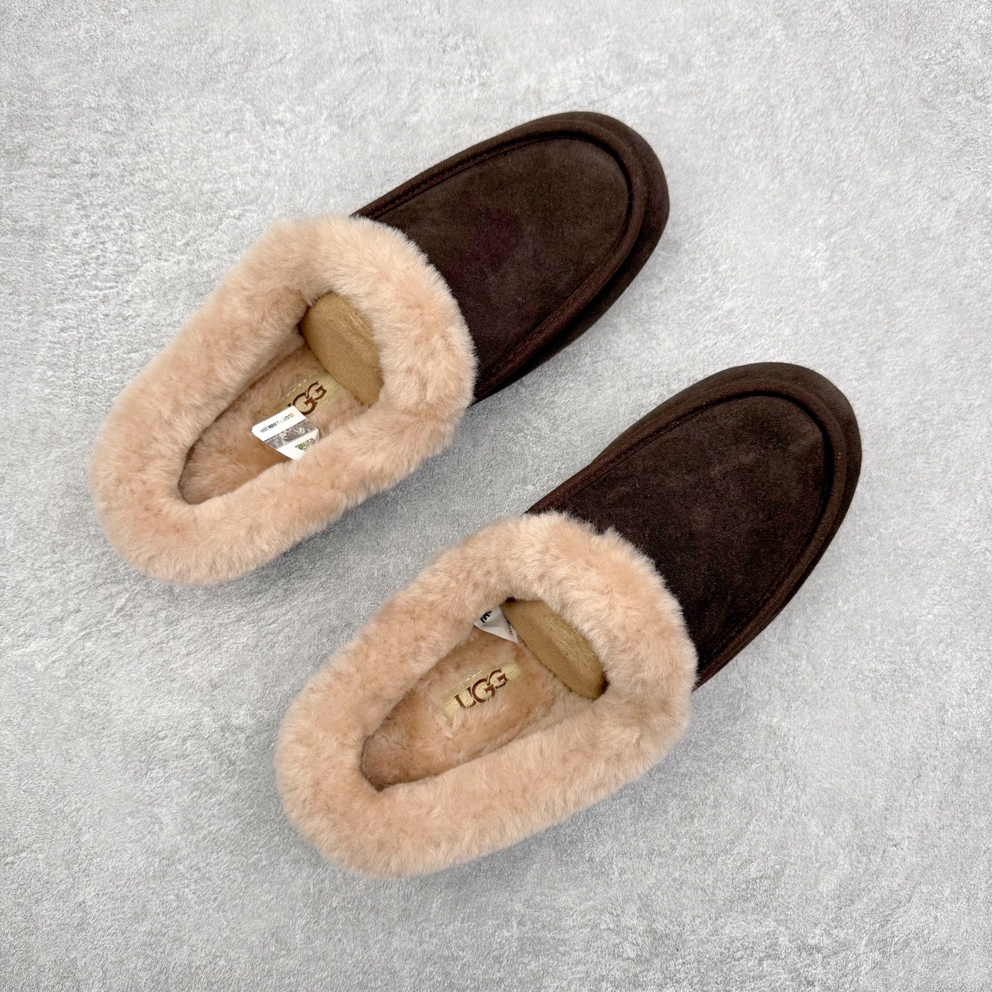 图片[3]-UGG 1391 秋冬羊皮毛一体雪地靴 全鞋采用ZP同厂 隆丰A级澳洲进口羊皮毛一体 品牌代工厂生产线 完全遵循ZP工艺流程 代工厂原厂版师 秉承无原鞋不开发选择 注重每一处细节 市面最正版型 TREADLITE\\\”轻翼\\\”科技外底 轻便/耐用/柔韧/桩型【售后郑重承诺】一个月内若出现重大脱胶/断底等质量问题 直接为您换新！尺码：35 36 37 38 39 40-选品中心