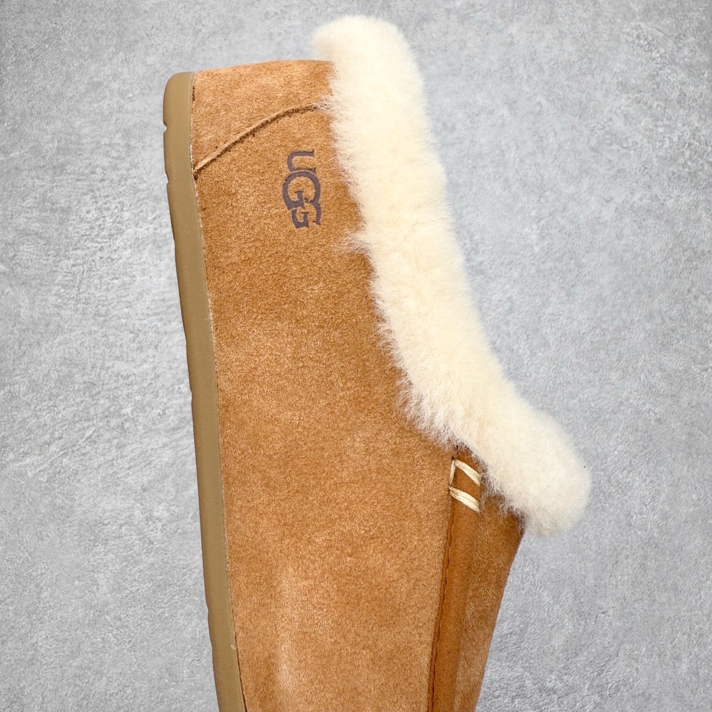 图片[6]-UGG 1391 秋冬羊皮毛一体雪地靴 全鞋采用ZP同厂 隆丰A级澳洲进口羊皮毛一体 品牌代工厂生产线 完全遵循ZP工艺流程 代工厂原厂版师 秉承无原鞋不开发选择 注重每一处细节 市面最正版型 TREADLITE\\\”轻翼\\\”科技外底 轻便/耐用/柔韧/桩型【售后郑重承诺】一个月内若出现重大脱胶/断底等质量问题 直接为您换新！尺码：35 36 37 38 39 40-选品中心