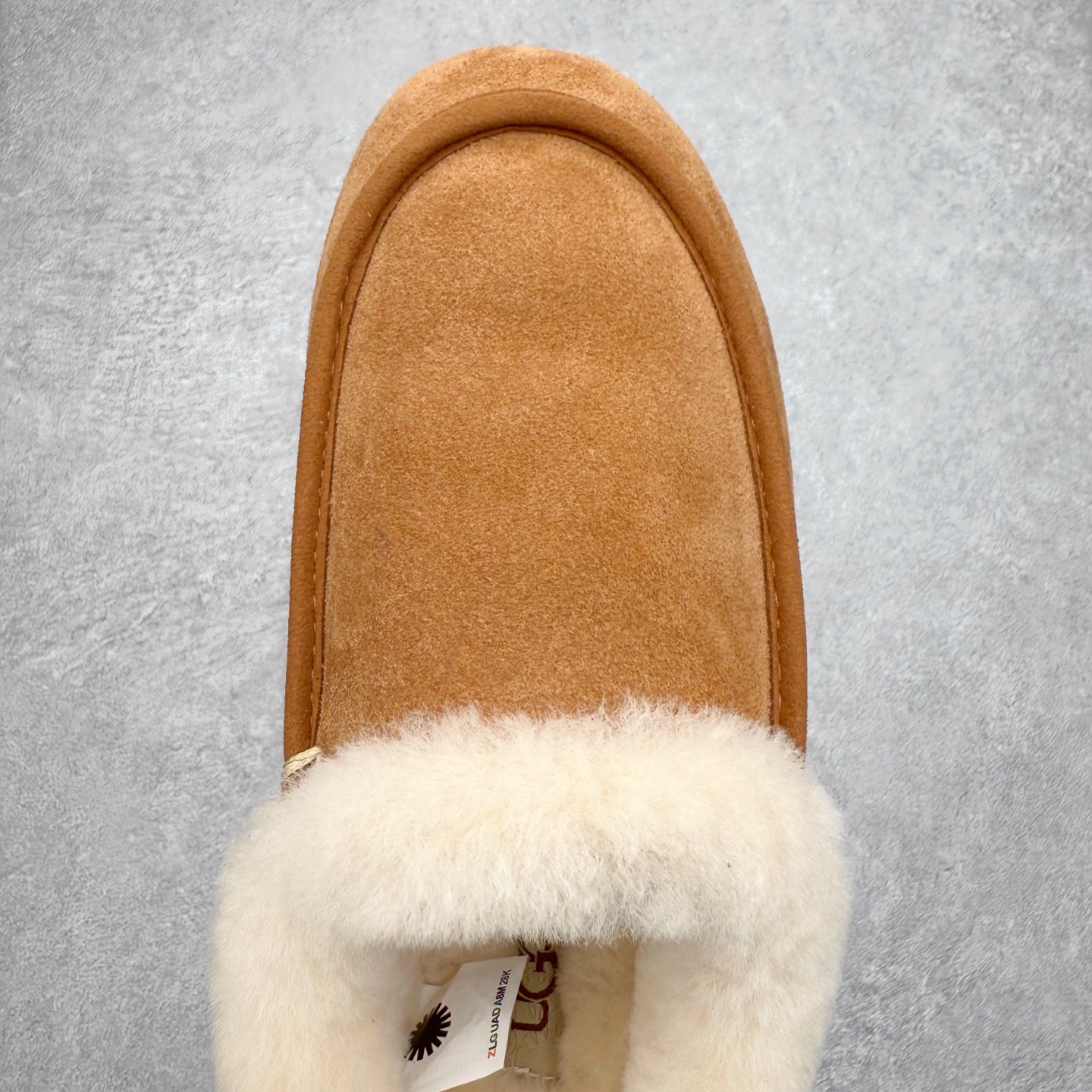 图片[4]-UGG 1391 秋冬羊皮毛一体雪地靴 全鞋采用ZP同厂 隆丰A级澳洲进口羊皮毛一体 品牌代工厂生产线 完全遵循ZP工艺流程 代工厂原厂版师 秉承无原鞋不开发选择 注重每一处细节 市面最正版型 TREADLITE\\\”轻翼\\\”科技外底 轻便/耐用/柔韧/桩型【售后郑重承诺】一个月内若出现重大脱胶/断底等质量问题 直接为您换新！尺码：35 36 37 38 39 40-选品中心