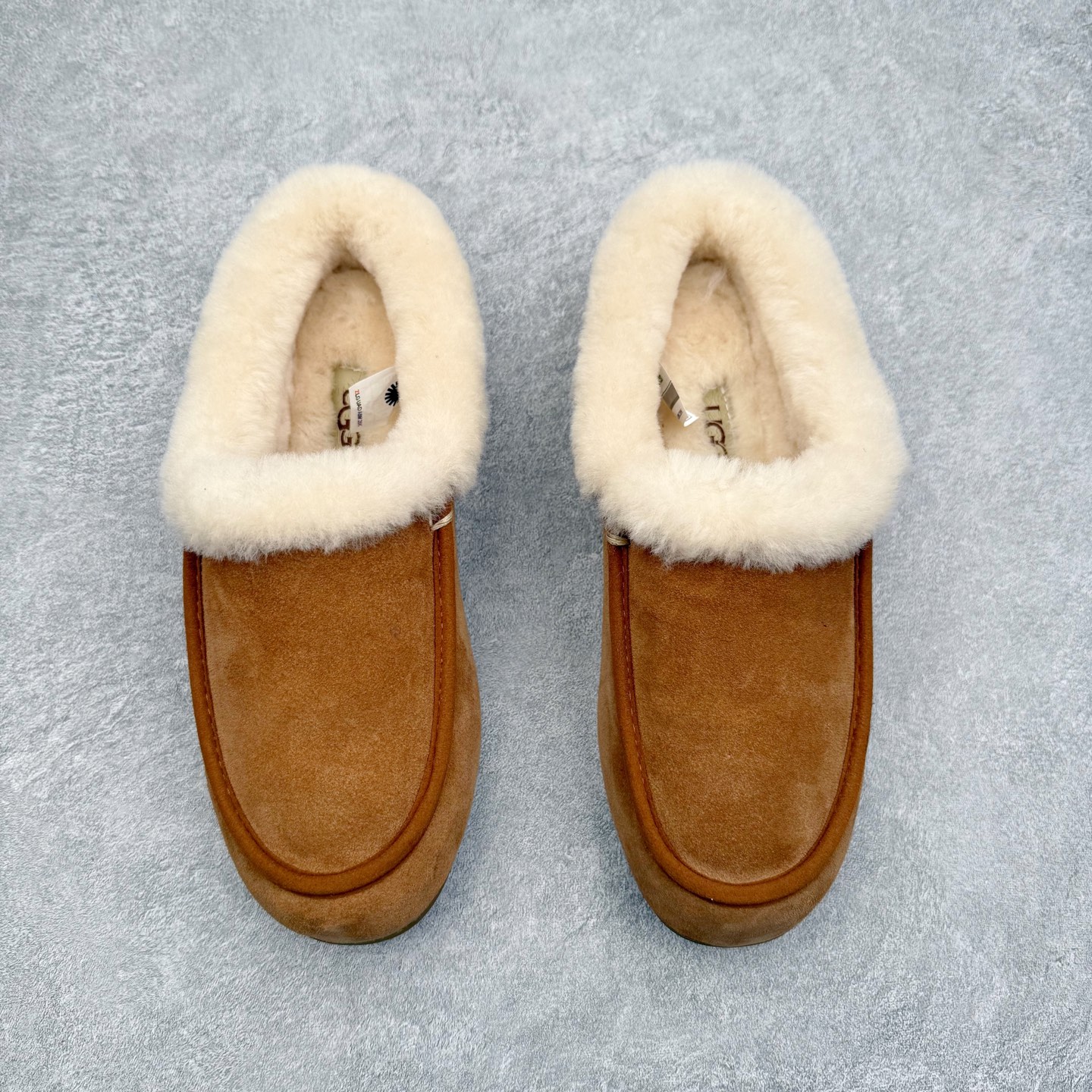 图片[2]-UGG 1391 秋冬羊皮毛一体雪地靴 全鞋采用ZP同厂 隆丰A级澳洲进口羊皮毛一体 品牌代工厂生产线 完全遵循ZP工艺流程 代工厂原厂版师 秉承无原鞋不开发选择 注重每一处细节 市面最正版型 TREADLITE\\\”轻翼\\\”科技外底 轻便/耐用/柔韧/桩型【售后郑重承诺】一个月内若出现重大脱胶/断底等质量问题 直接为您换新！尺码：35 36 37 38 39 40-选品中心