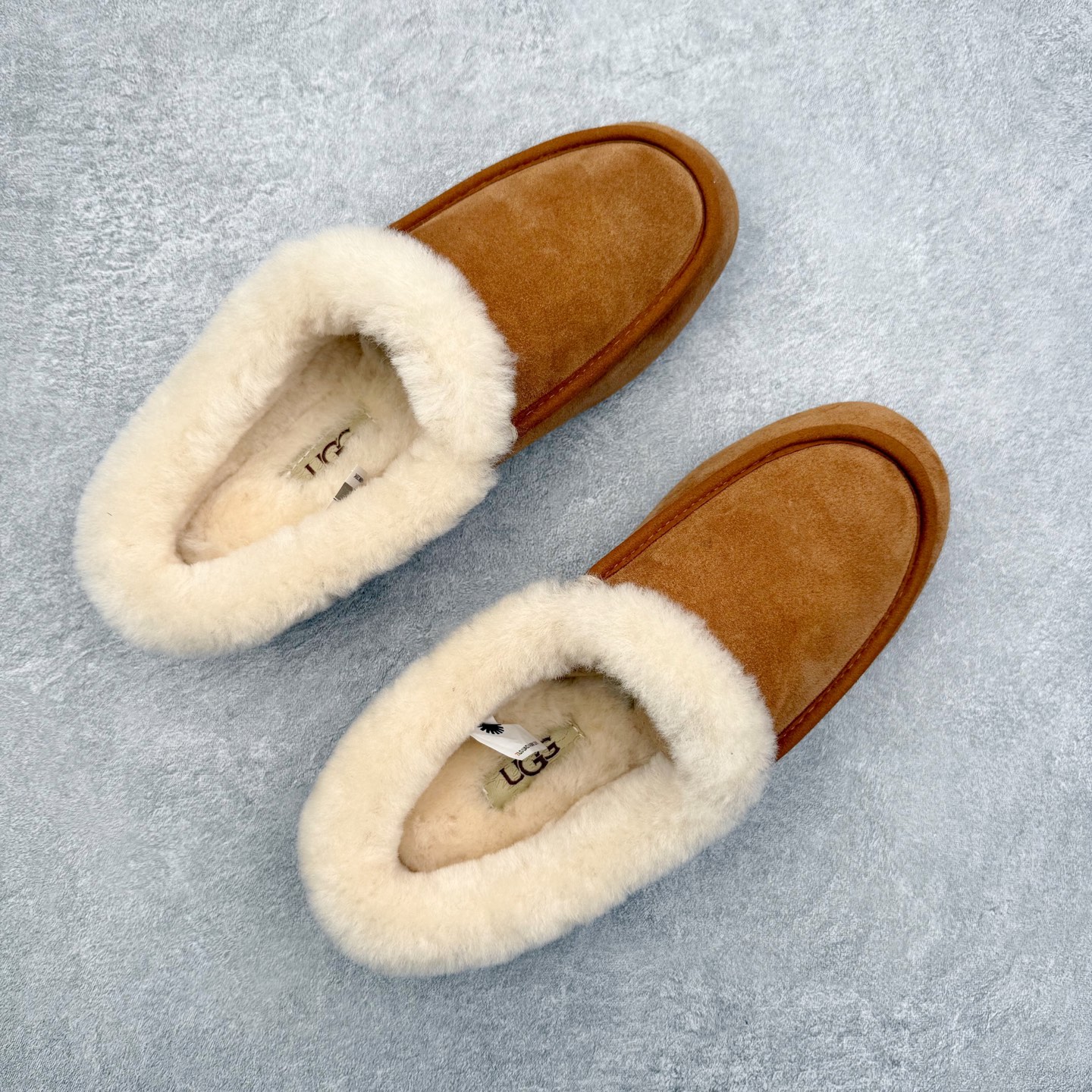 图片[3]-UGG 1391 秋冬羊皮毛一体雪地靴 全鞋采用ZP同厂 隆丰A级澳洲进口羊皮毛一体 品牌代工厂生产线 完全遵循ZP工艺流程 代工厂原厂版师 秉承无原鞋不开发选择 注重每一处细节 市面最正版型 TREADLITE\\\”轻翼\\\”科技外底 轻便/耐用/柔韧/桩型【售后郑重承诺】一个月内若出现重大脱胶/断底等质量问题 直接为您换新！尺码：35 36 37 38 39 40-选品中心