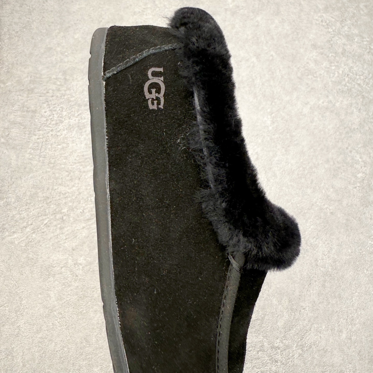 图片[6]-UGG 1391 秋冬羊皮毛一体雪地靴 全鞋采用ZP同厂 隆丰A级澳洲进口羊皮毛一体 品牌代工厂生产线 完全遵循ZP工艺流程 代工厂原厂版师 秉承无原鞋不开发选择 注重每一处细节 市面最正版型 TREADLITE\\\”轻翼\\\”科技外底 轻便/耐用/柔韧/桩型【售后郑重承诺】一个月内若出现重大脱胶/断底等质量问题 直接为您换新！尺码：35 36 37 38 39 40-选品中心