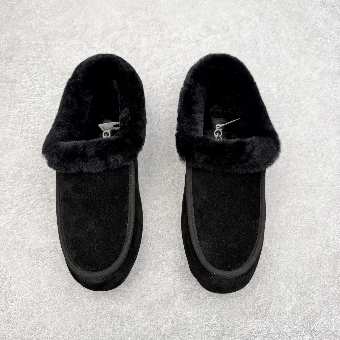 图片[2]-UGG 1391 秋冬羊皮毛一体雪地靴 全鞋采用ZP同厂 隆丰A级澳洲进口羊皮毛一体 品牌代工厂生产线 完全遵循ZP工艺流程 代工厂原厂版师 秉承无原鞋不开发选择 注重每一处细节 市面最正版型 TREADLITE\\\”轻翼\\\”科技外底 轻便/耐用/柔韧/桩型【售后郑重承诺】一个月内若出现重大脱胶/断底等质量问题 直接为您换新！尺码：35 36 37 38 39 40-选品中心