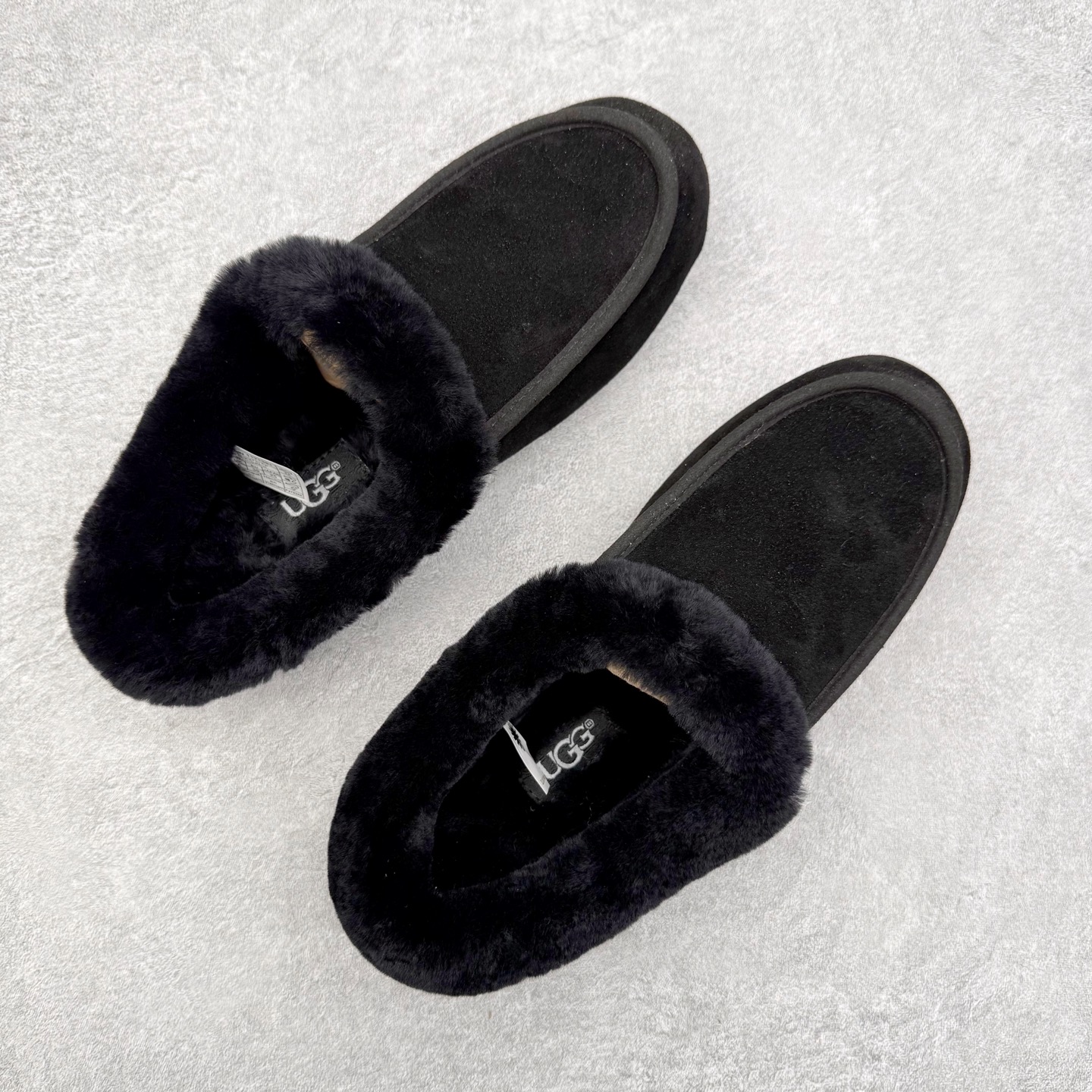 图片[3]-UGG 1391 秋冬羊皮毛一体雪地靴 全鞋采用ZP同厂 隆丰A级澳洲进口羊皮毛一体 品牌代工厂生产线 完全遵循ZP工艺流程 代工厂原厂版师 秉承无原鞋不开发选择 注重每一处细节 市面最正版型 TREADLITE\\\”轻翼\\\”科技外底 轻便/耐用/柔韧/桩型【售后郑重承诺】一个月内若出现重大脱胶/断底等质量问题 直接为您换新！尺码：35 36 37 38 39 40-选品中心