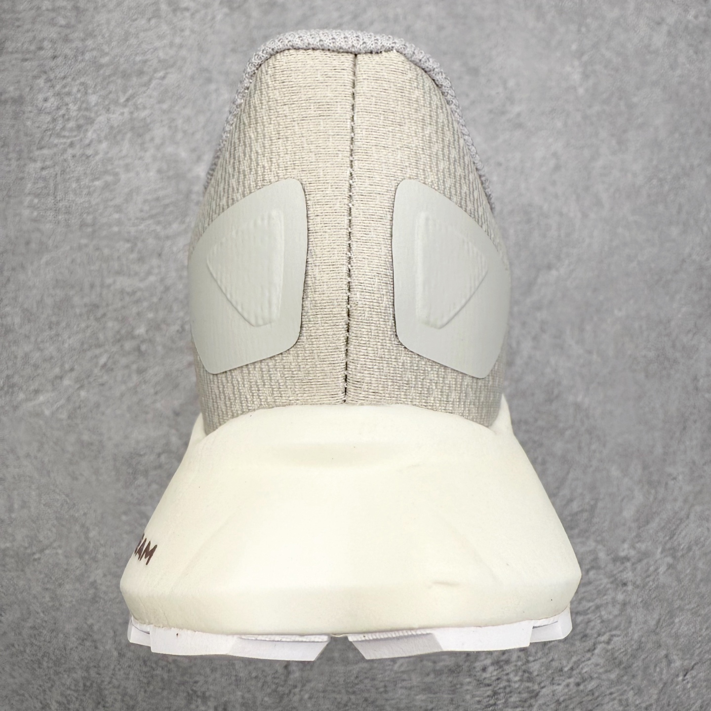 图片[8]-THE NORTH FACE 北面防滑耐磨防水低帮户外功能鞋 有许多相当专业的户外爱好者 非常关心像是越野跑、专业登山鞋等一系列的户外鞋款开箱 本次介绍比较不一样的休闲机能鞋 带来登山朋友爱用的户外品牌北面The North Face的休闲系列徒步鞋款介绍，希望能提供大家于生活与轻旅行的不同选择。不少户外运动爱好者喜欢的专业登山品牌（北面）The North Face自1966年创立，由两位热爱登山徒步的年轻登山者于美西旧金山开创，不断透过研发与创新，并且将最先进的技术结合在服装与鞋款设计，生产多种外型帅气且专业能力非常强的户外服饰，备受欢迎。户外版有许多相当专业的户外爱好者，非常关心像是越野跑、专业登山鞋等一系列的户外鞋款开箱，本次介绍比较不一样的休闲机能鞋，带来登山朋友爱用的户外品牌北面The North Face的休闲系列徒步鞋款介绍，希望能提供大家于生活与轻旅行的不同选择。此鞋并非归类在专业登山鞋家族中，而是以高性价比、适合日常训练作为主推卖点，对登山初学的朋友来说，这双鞋耐磨与耐穿程度更是入手的绝佳理由，但是对进阶登山者而言，此鞋可能无法战胜难度更高的徒步登山路线。脚感与登山靴的稳健非常不一样，也不是越野跑鞋的野性、更非慢跑鞋的敏捷，个人觉得此鞋足感非常独特，XtraFoam中底的泡沫材质非常柔软，即使没有鞋带系统辅助，但是EXTS外底抓地系统底纹够深，每一步都十分平稳。尺码：39 40 40.5 41 42 42.5 43 44 44.5 45-选品中心