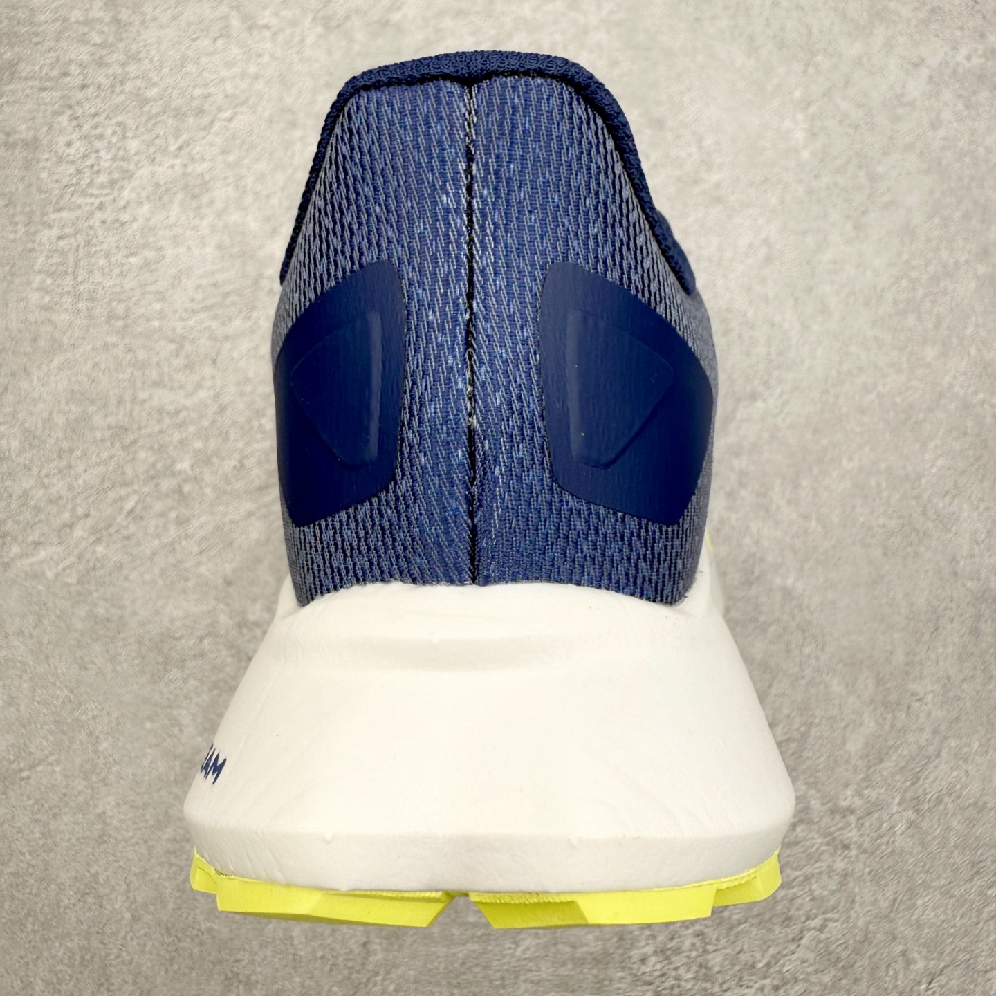 图片[8]-THE NORTH FACE 北面防滑耐磨防水低帮户外功能鞋 有许多相当专业的户外爱好者 非常关心像是越野跑、专业登山鞋等一系列的户外鞋款开箱 本次介绍比较不一样的休闲机能鞋 带来登山朋友爱用的户外品牌北面The North Face的休闲系列徒步鞋款介绍，希望能提供大家于生活与轻旅行的不同选择。不少户外运动爱好者喜欢的专业登山品牌（北面）The North Face自1966年创立，由两位热爱登山徒步的年轻登山者于美西旧金山开创，不断透过研发与创新，并且将最先进的技术结合在服装与鞋款设计，生产多种外型帅气且专业能力非常强的户外服饰，备受欢迎。户外版有许多相当专业的户外爱好者，非常关心像是越野跑、专业登山鞋等一系列的户外鞋款开箱，本次介绍比较不一样的休闲机能鞋，带来登山朋友爱用的户外品牌北面The North Face的休闲系列徒步鞋款介绍，希望能提供大家于生活与轻旅行的不同选择。此鞋并非归类在专业登山鞋家族中，而是以高性价比、适合日常训练作为主推卖点，对登山初学的朋友来说，这双鞋耐磨与耐穿程度更是入手的绝佳理由，但是对进阶登山者而言，此鞋可能无法战胜难度更高的徒步登山路线。脚感与登山靴的稳健非常不一样，也不是越野跑鞋的野性、更非慢跑鞋的敏捷，个人觉得此鞋足感非常独特，XtraFoam中底的泡沫材质非常柔软，即使没有鞋带系统辅助，但是EXTS外底抓地系统底纹够深，每一步都十分平稳。尺码：39 40 40.5 41 42 42.5 43 44 44.5 45-选品中心