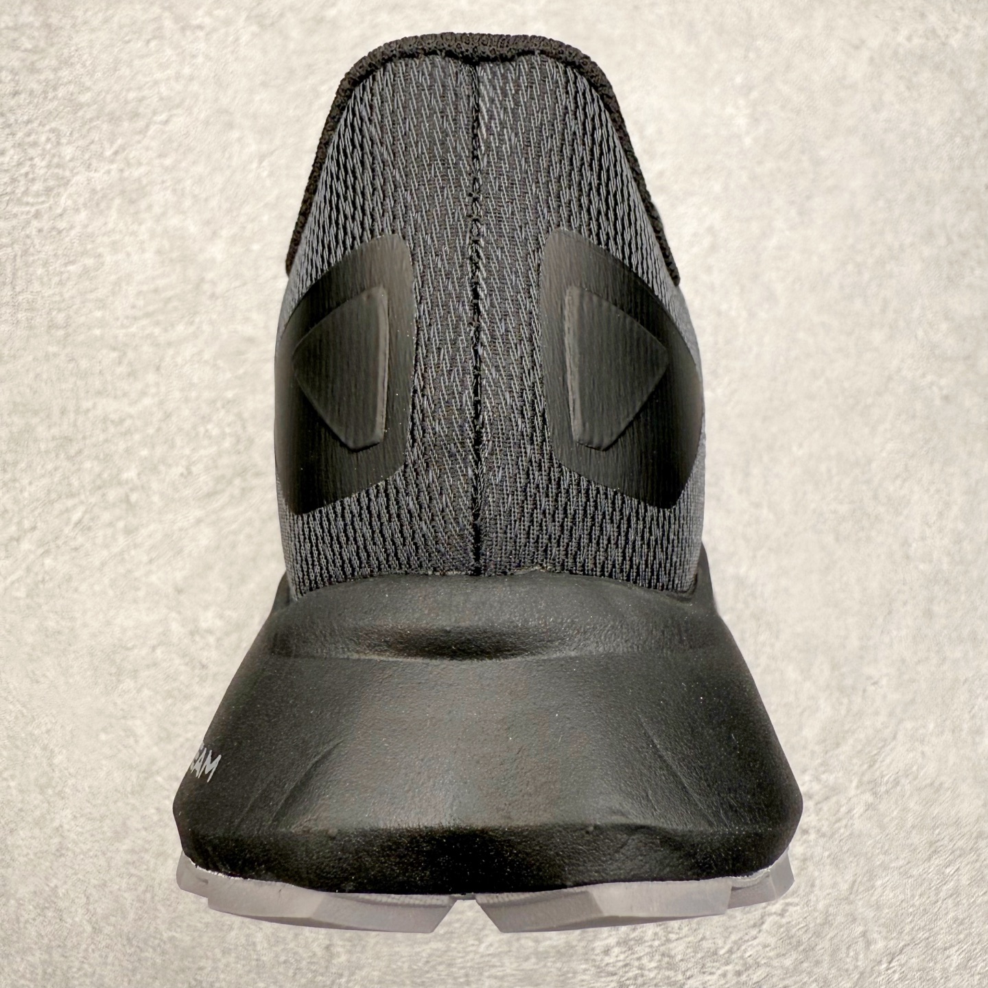 图片[8]-THE NORTH FACE 北面防滑耐磨防水低帮户外功能鞋 有许多相当专业的户外爱好者 非常关心像是越野跑、专业登山鞋等一系列的户外鞋款开箱 本次介绍比较不一样的休闲机能鞋 带来登山朋友爱用的户外品牌北面The North Face的休闲系列徒步鞋款介绍，希望能提供大家于生活与轻旅行的不同选择。不少户外运动爱好者喜欢的专业登山品牌（北面）The North Face自1966年创立，由两位热爱登山徒步的年轻登山者于美西旧金山开创，不断透过研发与创新，并且将最先进的技术结合在服装与鞋款设计，生产多种外型帅气且专业能力非常强的户外服饰，备受欢迎。户外版有许多相当专业的户外爱好者，非常关心像是越野跑、专业登山鞋等一系列的户外鞋款开箱，本次介绍比较不一样的休闲机能鞋，带来登山朋友爱用的户外品牌北面The North Face的休闲系列徒步鞋款介绍，希望能提供大家于生活与轻旅行的不同选择。此鞋并非归类在专业登山鞋家族中，而是以高性价比、适合日常训练作为主推卖点，对登山初学的朋友来说，这双鞋耐磨与耐穿程度更是入手的绝佳理由，但是对进阶登山者而言，此鞋可能无法战胜难度更高的徒步登山路线。脚感与登山靴的稳健非常不一样，也不是越野跑鞋的野性、更非慢跑鞋的敏捷，个人觉得此鞋足感非常独特，XtraFoam中底的泡沫材质非常柔软，即使没有鞋带系统辅助，但是EXTS外底抓地系统底纹够深，每一步都十分平稳。尺码：39 40 40.5 41 42 42.5 43 44 44.5 45-选品中心