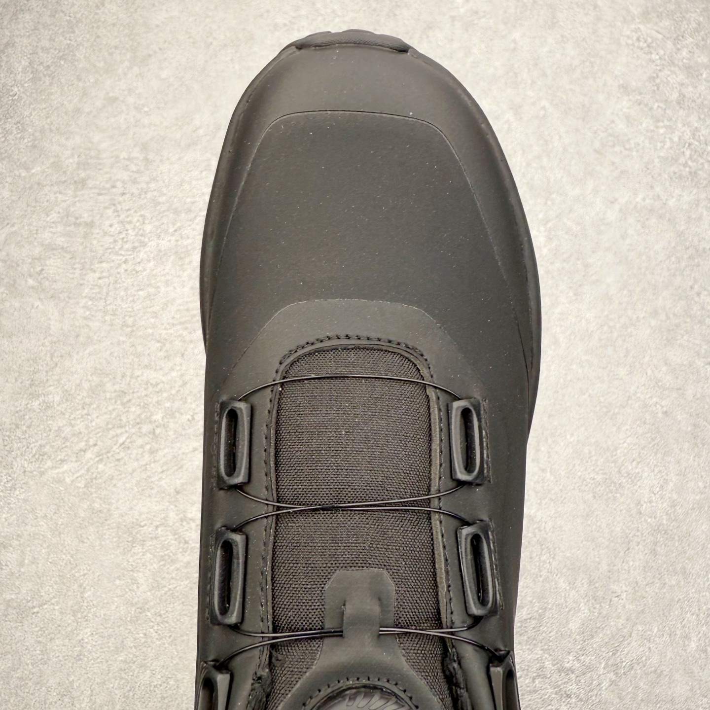 图片[4]-＃HP DESCENTE Enerzite 迪桑特舒适柔软防滑耐磨低帮休闲跑步鞋 DESCENTE（迪桑特）创立于1935年，品牌名取自法语词汇，意为“滑降”。品牌箭头标识代表滑雪的三种技术“高速直线滑行”、“穿越”和“侧滑”，也寓意品牌在打造高端专业运动产品中不断追求完美的创新精神，致力于成为中国高端专业滑雪、综训、女子、铁人三项、高尔夫的第一品牌。尺码：39 40 40.5 41 42 42.5 43 44 44.5 45-选品中心