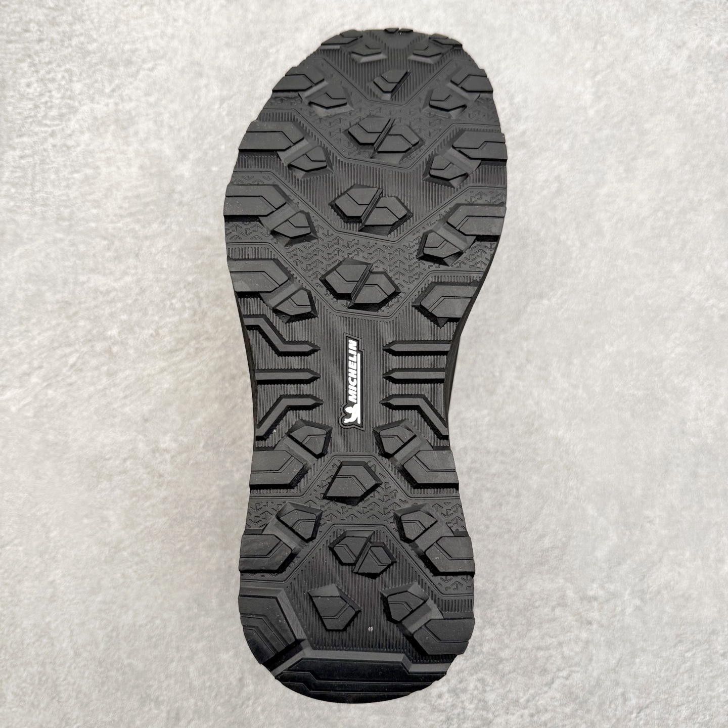 图片[9]-＃HP DESCENTE Enerzite 迪桑特舒适柔软防滑耐磨低帮休闲跑步鞋 DESCENTE（迪桑特）创立于1935年，品牌名取自法语词汇，意为“滑降”。品牌箭头标识代表滑雪的三种技术“高速直线滑行”、“穿越”和“侧滑”，也寓意品牌在打造高端专业运动产品中不断追求完美的创新精神，致力于成为中国高端专业滑雪、综训、女子、铁人三项、高尔夫的第一品牌。尺码：39 40 40.5 41 42 42.5 43 44 44.5 45-选品中心