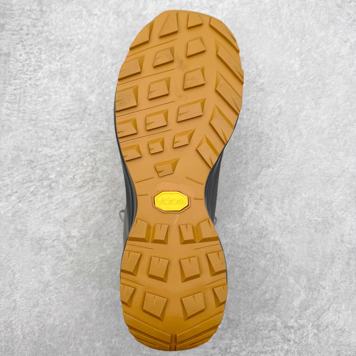 图片[9]-＃HP Arcteryx Aerios FL 2 Mid Gtx 始祖鸟涤纶TPU 覆盖防水耐磨防水透气包裹性支撑中帮徒步鞋 Arcteryx中文名始祖鸟 加拿大户外服饰品牌 1989年创立于加拿大温哥华 始祖鸟来自加拿大海岸山脉 植根高山的专业户外品牌 始终秉承对精湛设计和工艺孜孜以求的准则 从1989年创立至今 Arcteryx始终不断在产品设计与做工上不惜工本 以满足始祖鸟的标准 品质、设计以及精简的理念造就了其良好的性能 并能满足严苛环境下的使用需求 尺码：36 37 38 39 40 41 42 43 44-选品中心