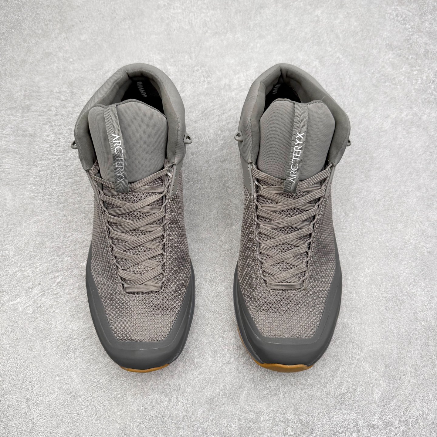 图片[2]-＃HP Arcteryx Aerios FL 2 Mid Gtx 始祖鸟涤纶TPU 覆盖防水耐磨防水透气包裹性支撑中帮徒步鞋 Arcteryx中文名始祖鸟 加拿大户外服饰品牌 1989年创立于加拿大温哥华 始祖鸟来自加拿大海岸山脉 植根高山的专业户外品牌 始终秉承对精湛设计和工艺孜孜以求的准则 从1989年创立至今 Arcteryx始终不断在产品设计与做工上不惜工本 以满足始祖鸟的标准 品质、设计以及精简的理念造就了其良好的性能 并能满足严苛环境下的使用需求 尺码：36 37 38 39 40 41 42 43 44-选品中心