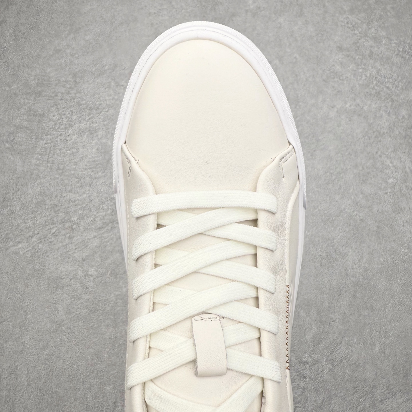 图片[4]-ECCO爱步男士休闲小白鞋 简单耐看清爽版型 百搭休闲板鞋 柔酷7号系列 鞋面采用进口小牛皮+透气头层猪皮内里 时尚个性 出街有型 简约系带设计 可自由调节松紧 鞋底采用高端顶级TPR环保科技材料 磨具贴合鞋底给你不一样的缓力性能 舒适 增强运动性 高端大气时尚不失稳重 休闲百搭 简约利落 尺码：38 39 40 41 42 43 44（皮鞋码）-选品中心