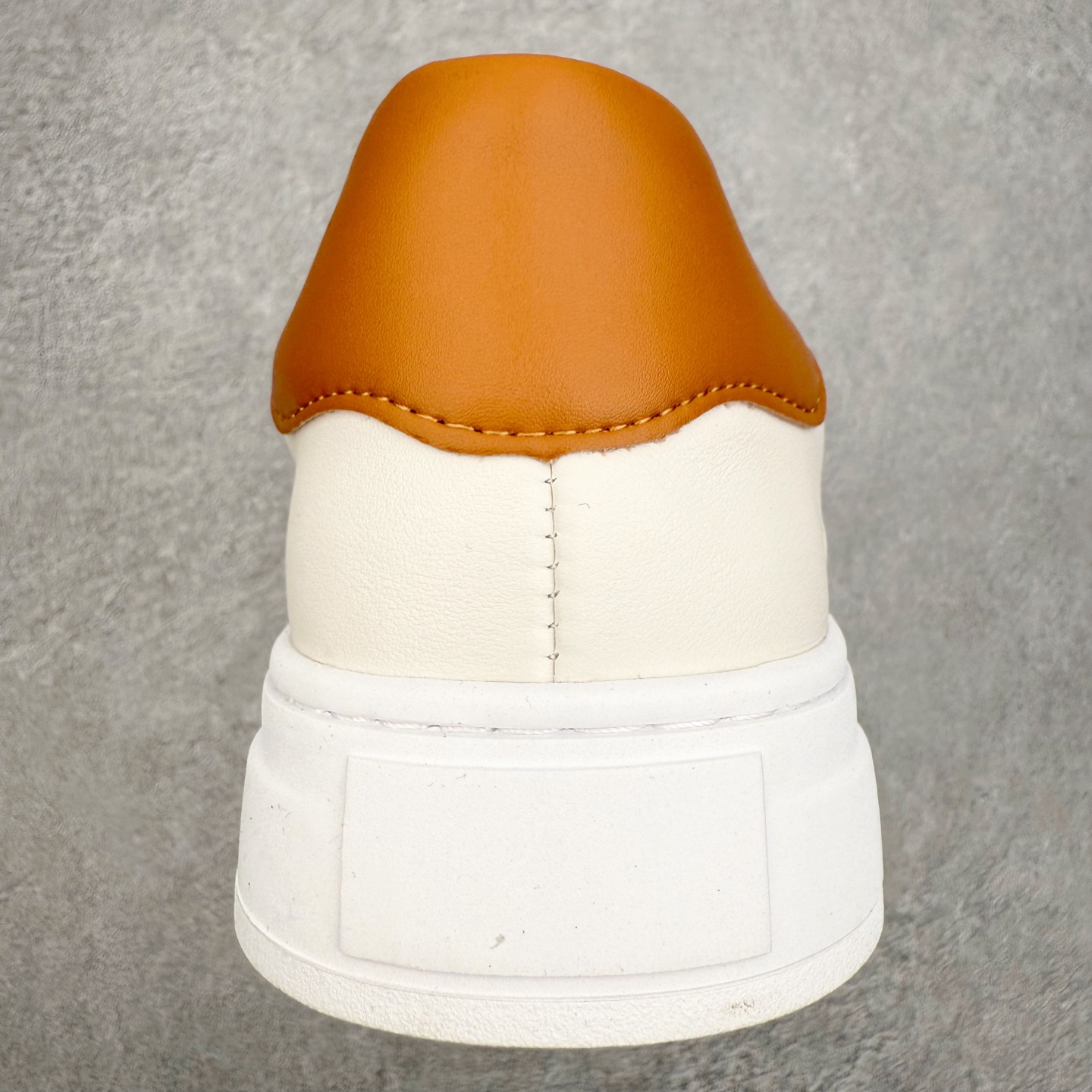 图片[8]-ECCO爱步男士休闲小白鞋 简单耐看清爽版型 百搭休闲板鞋 柔酷7号系列 鞋面采用进口小牛皮+透气头层猪皮内里 时尚个性 出街有型 简约系带设计 可自由调节松紧 鞋底采用高端顶级TPR环保科技材料 磨具贴合鞋底给你不一样的缓力性能 舒适 增强运动性 高端大气时尚不失稳重 休闲百搭 简约利落 尺码：38 39 40 41 42 43 44（皮鞋码）-选品中心