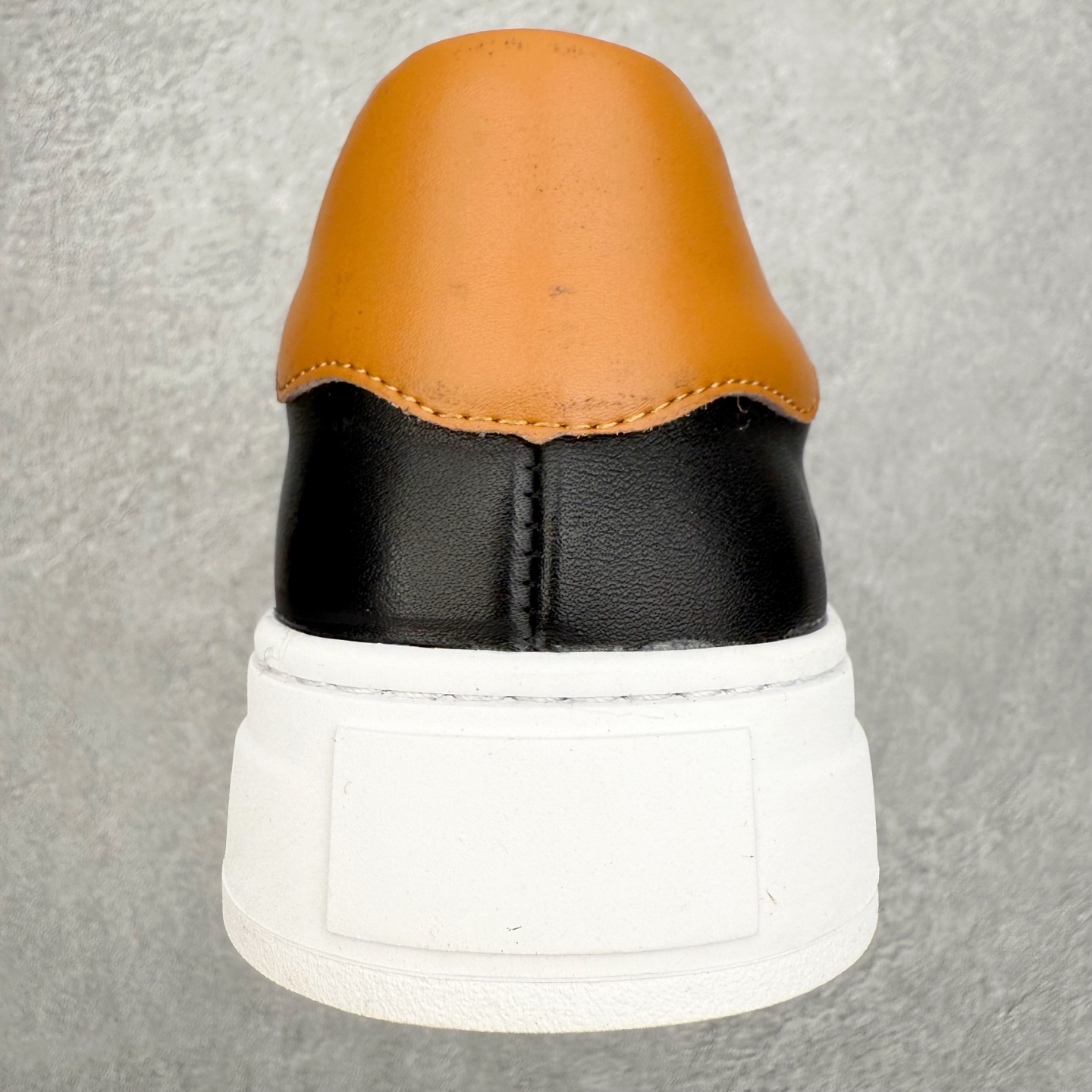 图片[8]-ECCO爱步男士休闲小白鞋 简单耐看清爽版型 百搭休闲板鞋 柔酷7号系列 鞋面采用进口小牛皮+透气头层猪皮内里 时尚个性 出街有型 简约系带设计 可自由调节松紧 鞋底采用高端顶级TPR环保科技材料 磨具贴合鞋底给你不一样的缓力性能 舒适 增强运动性 高端大气时尚不失稳重 休闲百搭 简约利落 尺码：38 39 40 41 42 43 44（皮鞋码）-选品中心