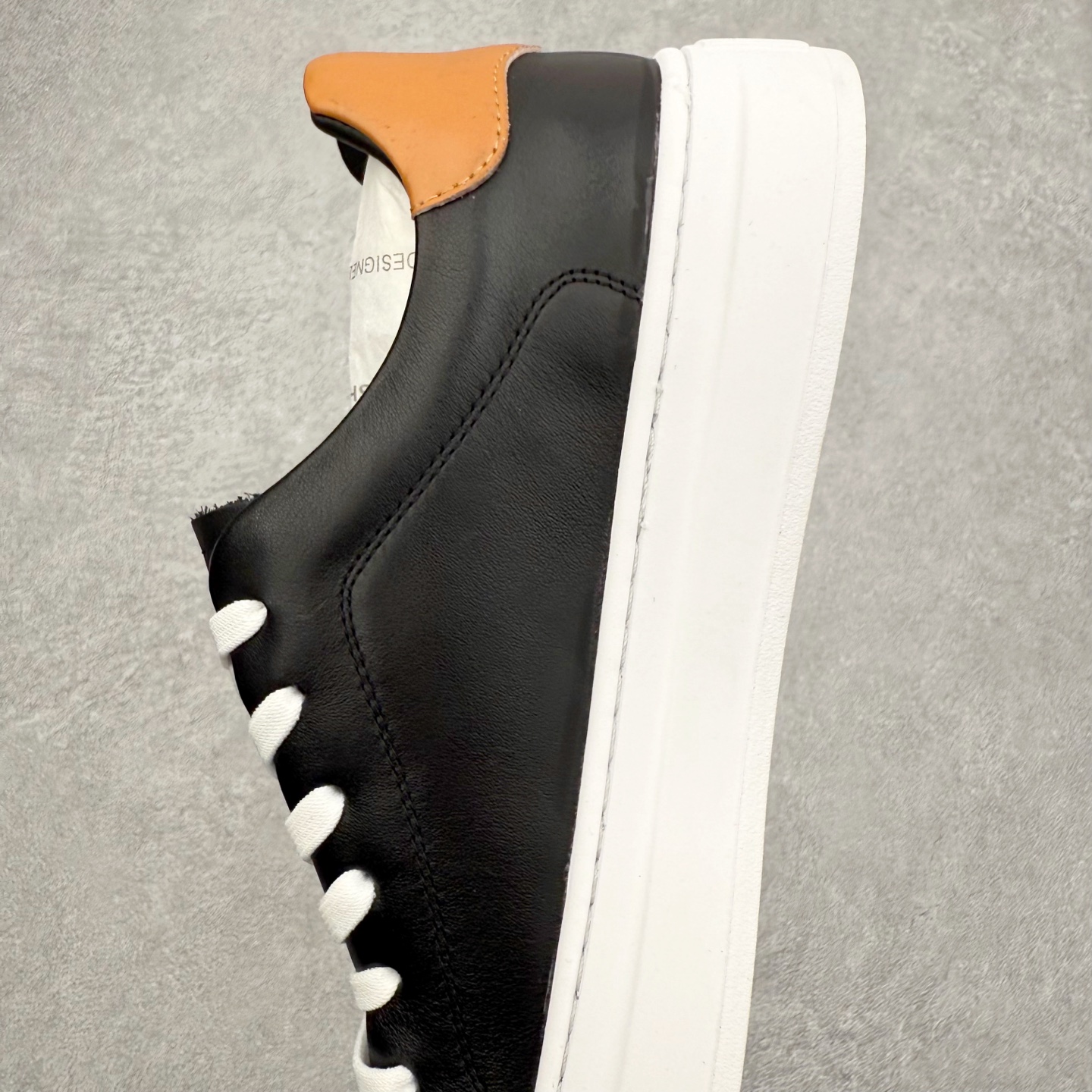 图片[7]-ECCO爱步男士休闲小白鞋 简单耐看清爽版型 百搭休闲板鞋 柔酷7号系列 鞋面采用进口小牛皮+透气头层猪皮内里 时尚个性 出街有型 简约系带设计 可自由调节松紧 鞋底采用高端顶级TPR环保科技材料 磨具贴合鞋底给你不一样的缓力性能 舒适 增强运动性 高端大气时尚不失稳重 休闲百搭 简约利落 尺码：38 39 40 41 42 43 44（皮鞋码）-选品中心