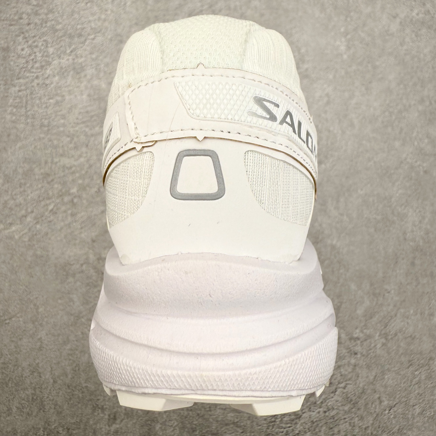 图片[8]-SALOMON 萨洛蒙 Speedcross 3 舒适轻盈减震包裹性支撑耐磨轻便低帮生活休闲鞋 男女同款 SALOMON诞生于1947年的法国阿尔卑斯山区，全球知名的户外运动品牌。一直致力于推动滑雪、越野跑等山地运动的发展及产品的进步。其产品设计致力于追求创新和发掘产品的性能极限，帮助喜欢自由的人在山地间不断挑战自我。实拍调校N版已经零色差零失真 百分百还原实物色彩所见即所得 不存在货不对板色差等低级问题 选购参考实物拍摄 不混卖不参货 只用心做好货严格选品 承诺混一赔十 尺码：36 36.5 37.5 38 38.5 39 40 40.5 41 42 42.5 43 44 44.5 45-选品中心