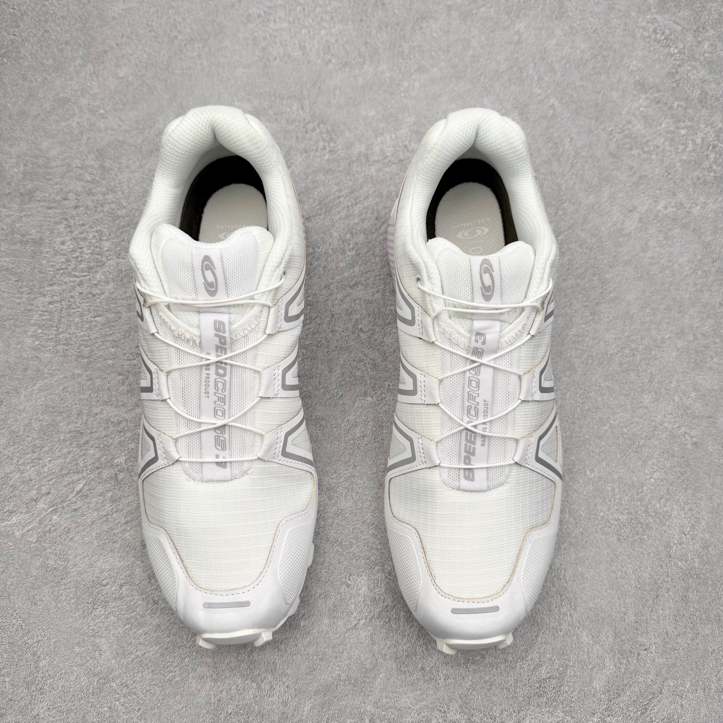 图片[2]-SALOMON 萨洛蒙 Speedcross 3 舒适轻盈减震包裹性支撑耐磨轻便低帮生活休闲鞋 男女同款 SALOMON诞生于1947年的法国阿尔卑斯山区，全球知名的户外运动品牌。一直致力于推动滑雪、越野跑等山地运动的发展及产品的进步。其产品设计致力于追求创新和发掘产品的性能极限，帮助喜欢自由的人在山地间不断挑战自我。实拍调校N版已经零色差零失真 百分百还原实物色彩所见即所得 不存在货不对板色差等低级问题 选购参考实物拍摄 不混卖不参货 只用心做好货严格选品 承诺混一赔十 尺码：36 36.5 37.5 38 38.5 39 40 40.5 41 42 42.5 43 44 44.5 45-选品中心