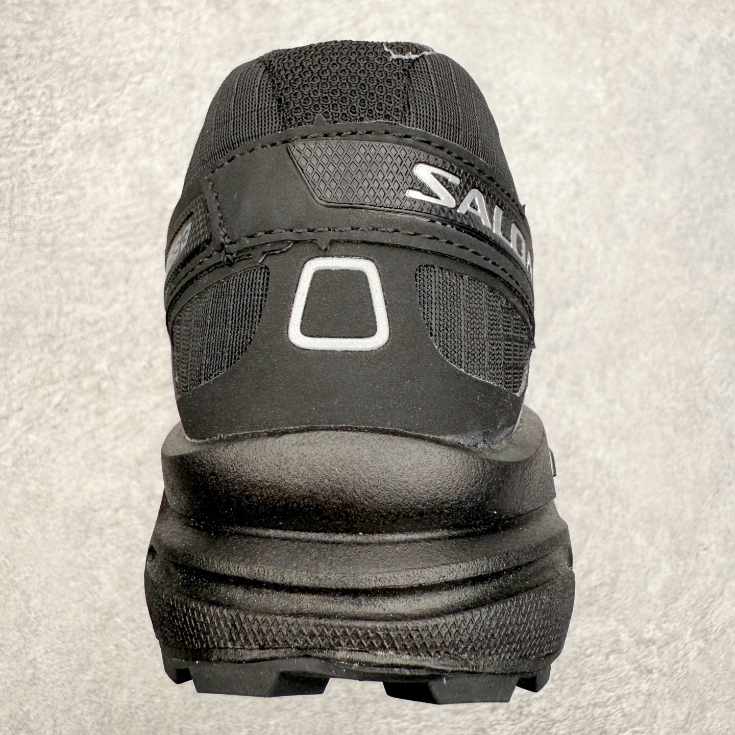 图片[8]-SALOMON 萨洛蒙 Speedcross 3 舒适轻盈减震包裹性支撑耐磨轻便低帮生活休闲鞋 男女同款 SALOMON诞生于1947年的法国阿尔卑斯山区，全球知名的户外运动品牌。一直致力于推动滑雪、越野跑等山地运动的发展及产品的进步。其产品设计致力于追求创新和发掘产品的性能极限，帮助喜欢自由的人在山地间不断挑战自我。实拍调校N版已经零色差零失真 百分百还原实物色彩所见即所得 不存在货不对板色差等低级问题 选购参考实物拍摄 不混卖不参货 只用心做好货严格选品 承诺混一赔十 尺码：36 36.5 37.5 38 38.5 39 40 40.5 41 42 42.5 43 44 44.5 45-选品中心