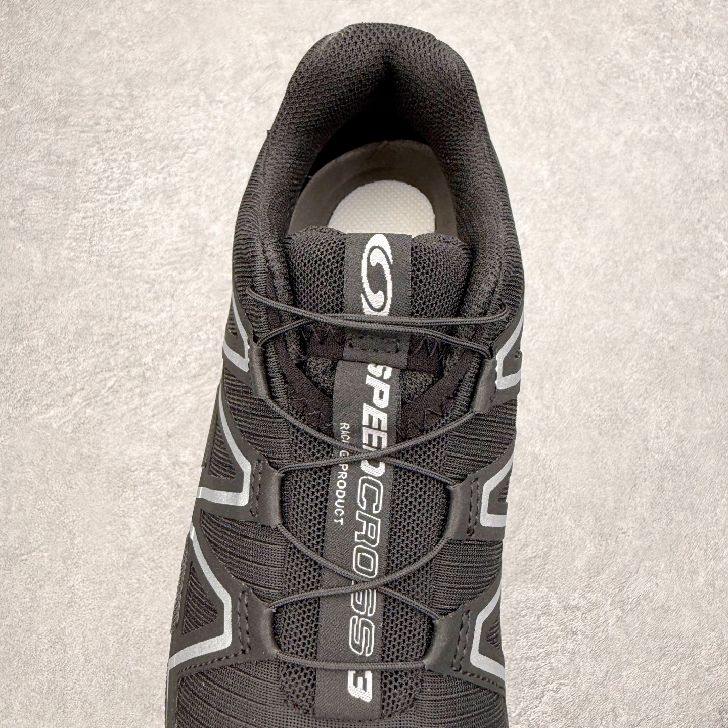 图片[5]-SALOMON 萨洛蒙 Speedcross 3 舒适轻盈减震包裹性支撑耐磨轻便低帮生活休闲鞋 男女同款 SALOMON诞生于1947年的法国阿尔卑斯山区，全球知名的户外运动品牌。一直致力于推动滑雪、越野跑等山地运动的发展及产品的进步。其产品设计致力于追求创新和发掘产品的性能极限，帮助喜欢自由的人在山地间不断挑战自我。实拍调校N版已经零色差零失真 百分百还原实物色彩所见即所得 不存在货不对板色差等低级问题 选购参考实物拍摄 不混卖不参货 只用心做好货严格选品 承诺混一赔十 尺码：36 36.5 37.5 38 38.5 39 40 40.5 41 42 42.5 43 44 44.5 45-选品中心