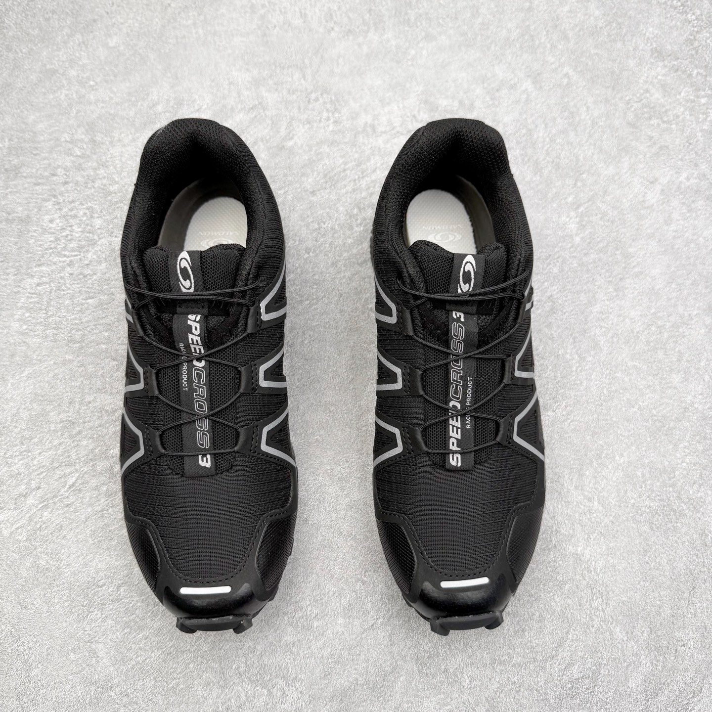 图片[2]-SALOMON 萨洛蒙 Speedcross 3 舒适轻盈减震包裹性支撑耐磨轻便低帮生活休闲鞋 男女同款 SALOMON诞生于1947年的法国阿尔卑斯山区，全球知名的户外运动品牌。一直致力于推动滑雪、越野跑等山地运动的发展及产品的进步。其产品设计致力于追求创新和发掘产品的性能极限，帮助喜欢自由的人在山地间不断挑战自我。实拍调校N版已经零色差零失真 百分百还原实物色彩所见即所得 不存在货不对板色差等低级问题 选购参考实物拍摄 不混卖不参货 只用心做好货严格选品 承诺混一赔十 尺码：36 36.5 37.5 38 38.5 39 40 40.5 41 42 42.5 43 44 44.5 45-选品中心