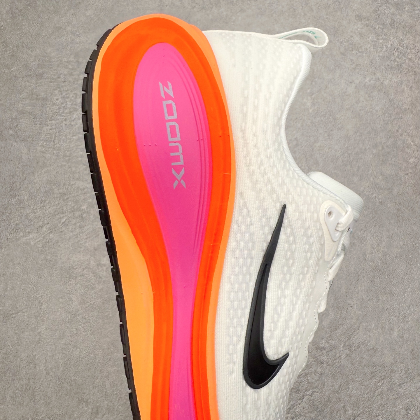 图片[6]-NK Vomero Plus 时尚舒适 网布防滑耐磨 低帮跑步鞋 HV8154-104 实拍调校N版已经零色差零失真 百分百还原实物色彩所见即所得 不存在货不对板色差等低级问题 选购参考实物拍摄 不混卖不参货 只用心做好货严格选品 承诺混一赔十 尺码：36 36.5 37.5 38 38.5 39 40 40.5 41 42 42.5 43 44 44.5 45-选品中心