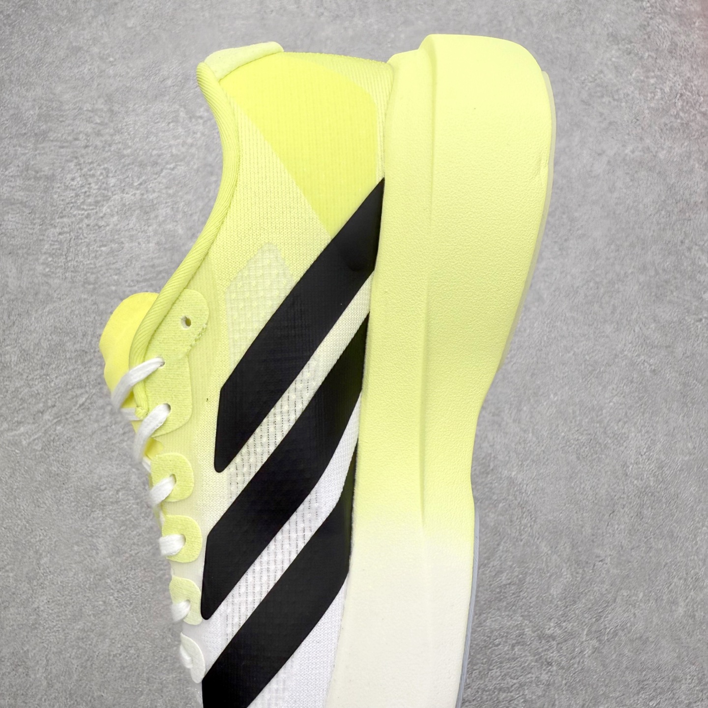 图片[7]-AD Adizero EVO SL 马拉松竞速专业跑鞋 CELERMESH针织网面非常轻薄 纤维间的缝隙很大 可以保证跑步时的透气、排汗效果 鞋舌直接与两侧的内衬和鞋底连接在一起 在跑步过程中不会被鞋舌的左右移动所困扰 在标准鞋带孔的基础上再拓宽一组鞋带孔 适合不同脚型的需求 突破性 EnergyRods 技术，有助于跑者实现更好的成绩 中底独特的LIGHTSTRIKE PRO泡棉材质 微弹感觉在跑步过程中给予了良好的支撑体验 对于顶级精英和高水平进阶跑者来说 ADIOS PRO是一双值得信赖的竞速比赛用鞋 尺码：36 36.5 37.5 38 38.5 39 40 40.5 41 42 42.5 43 44 44.5 45-选品中心