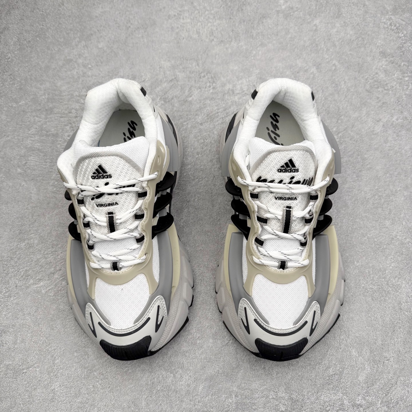 图片[2]-Pharrell x adidas Adistar Jellyfish 低帮水母复古风老爹鞋 Adistar Cushion联名出的这款复古老爹鞋简直是未来科技感十足 以3D风格焕新演绎标志性三条纹 为造型添上点睛之笔 金属质感视觉效果TPU自带哑光反射 非常的细节 最大的亮点无疑是鞋屁股 大块的tpu包裹 让增高的大底不再突兀 更显腿长脚细 尺码：36 36.5 37 38 38.5 39 40 40.5 41 42 42.5 43 44 44.5 45 46 47-选品中心