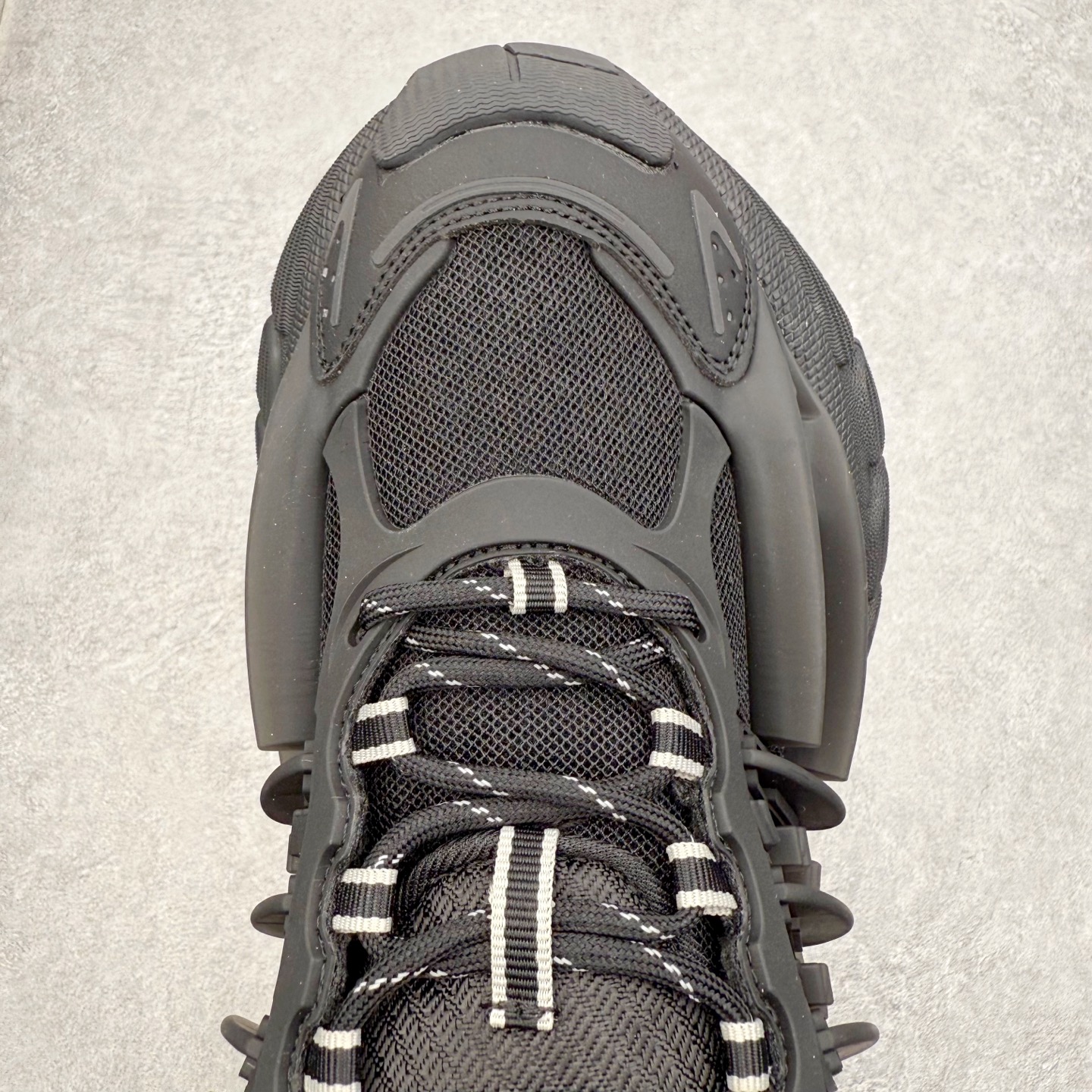 图片[4]-Pharrell x adidas Adistar Jellyfish 低帮水母复古风老爹鞋 Adistar Cushion联名出的这款复古老爹鞋简直是未来科技感十足 以3D风格焕新演绎标志性三条纹 为造型添上点睛之笔 金属质感视觉效果TPU自带哑光反射 非常的细节 最大的亮点无疑是鞋屁股 大块的tpu包裹 让增高的大底不再突兀 更显腿长脚细 尺码：36 36.5 37 38 38.5 39 40 40.5 41 42 42.5 43 44 44.5 45 46 47-选品中心