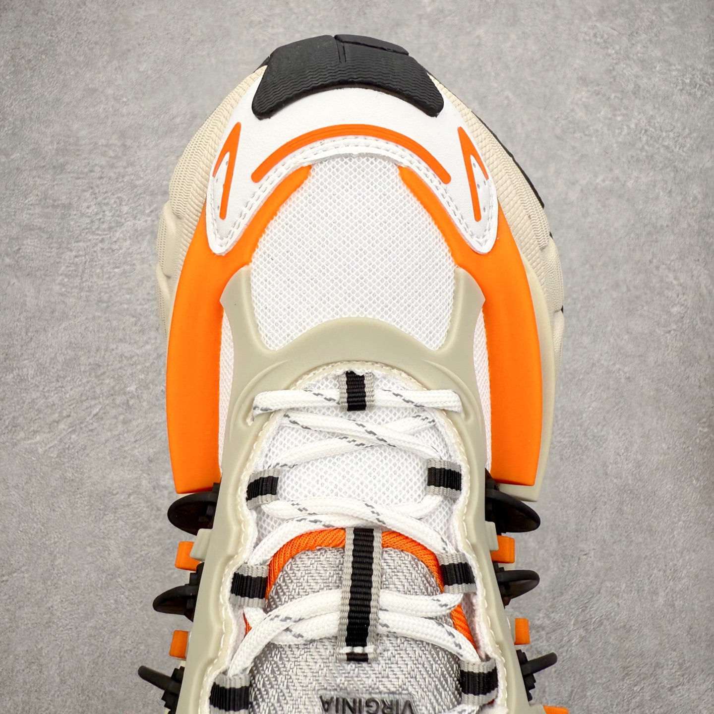 图片[4]-Pharrell x adidas Adistar Jellyfish 低帮水母复古风老爹鞋 Adistar Cushion联名出的这款复古老爹鞋简直是未来科技感十足 以3D风格焕新演绎标志性三条纹 为造型添上点睛之笔 金属质感视觉效果TPU自带哑光反射 非常的细节 最大的亮点无疑是鞋屁股 大块的tpu包裹 让增高的大底不再突兀 更显腿长脚细 尺码：36 36.5 37 38 38.5 39 40 40.5 41 42 42.5 43 44 44.5 45 46 47-选品中心