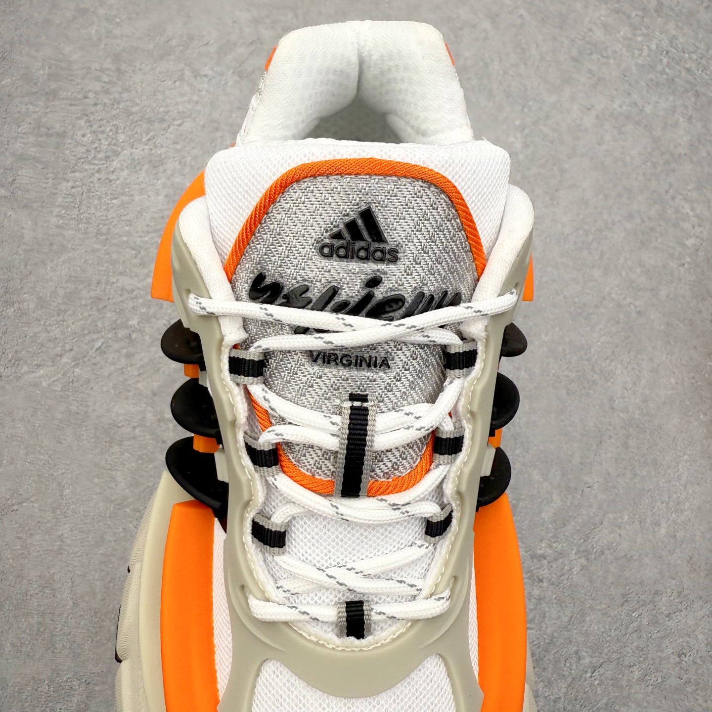 图片[5]-Pharrell x adidas Adistar Jellyfish 低帮水母复古风老爹鞋 Adistar Cushion联名出的这款复古老爹鞋简直是未来科技感十足 以3D风格焕新演绎标志性三条纹 为造型添上点睛之笔 金属质感视觉效果TPU自带哑光反射 非常的细节 最大的亮点无疑是鞋屁股 大块的tpu包裹 让增高的大底不再突兀 更显腿长脚细 尺码：36 36.5 37 38 38.5 39 40 40.5 41 42 42.5 43 44 44.5 45 46 47-选品中心