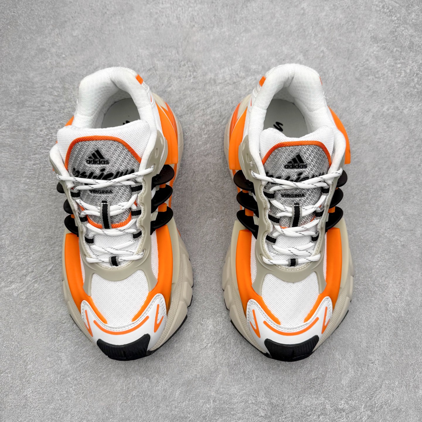 图片[2]-Pharrell x adidas Adistar Jellyfish 低帮水母复古风老爹鞋 Adistar Cushion联名出的这款复古老爹鞋简直是未来科技感十足 以3D风格焕新演绎标志性三条纹 为造型添上点睛之笔 金属质感视觉效果TPU自带哑光反射 非常的细节 最大的亮点无疑是鞋屁股 大块的tpu包裹 让增高的大底不再突兀 更显腿长脚细 尺码：36 36.5 37 38 38.5 39 40 40.5 41 42 42.5 43 44 44.5 45 46 47-选品中心