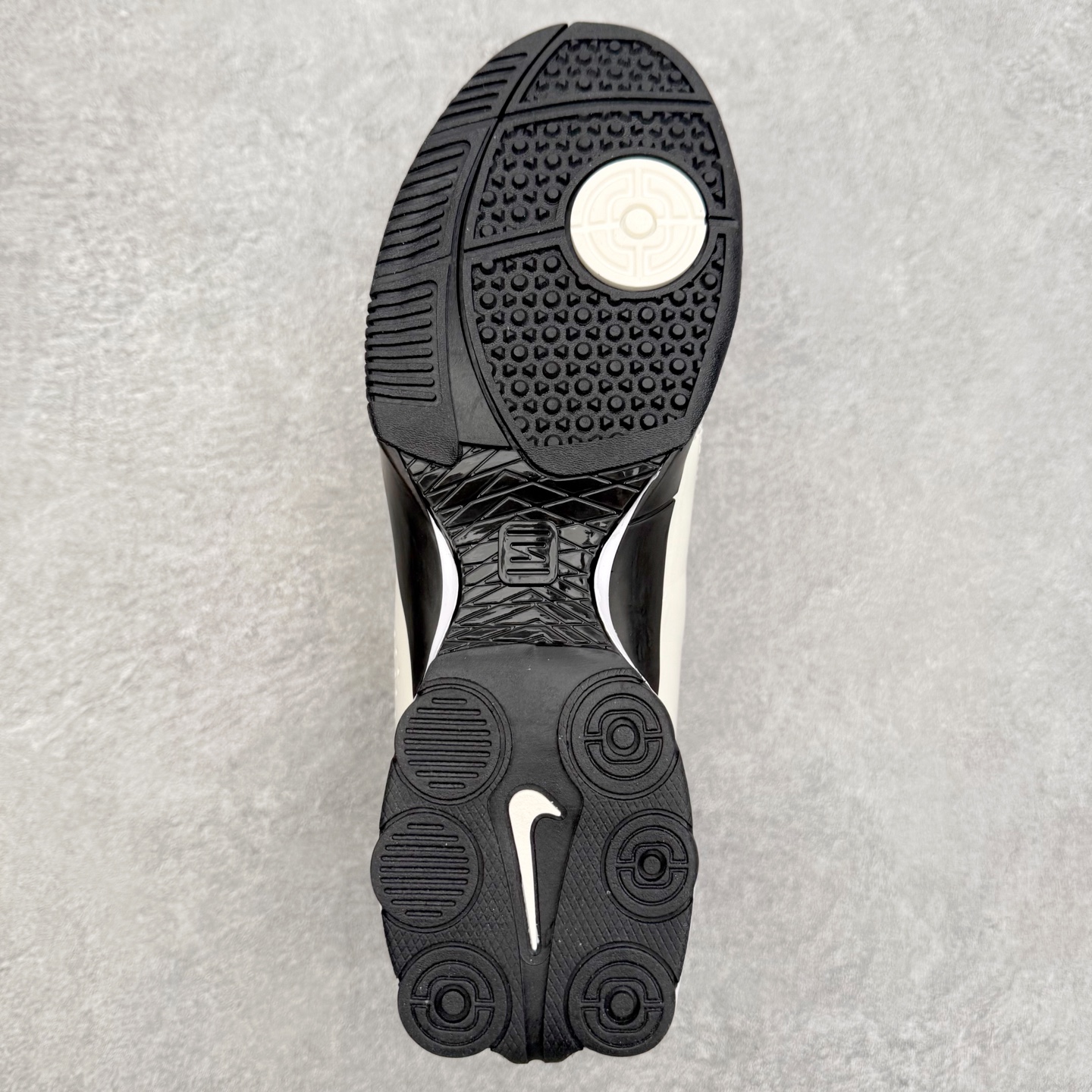 图片[9]-NK Total 90 Shox Secutor Magia 百搭舒适 耐磨 足球鞋 实拍调校N版已经零色差零失真 百分百还原实物色彩所见即所得 不存在货不对板色差等低级问题 选购参考实物拍摄 不混卖不参货 只用心做好货严格选品 承诺混一赔十 尺码：36 36.5 37.5 38 38.5 39 40 40.5 41 42 42.5 43 44 44.5 45-选品中心