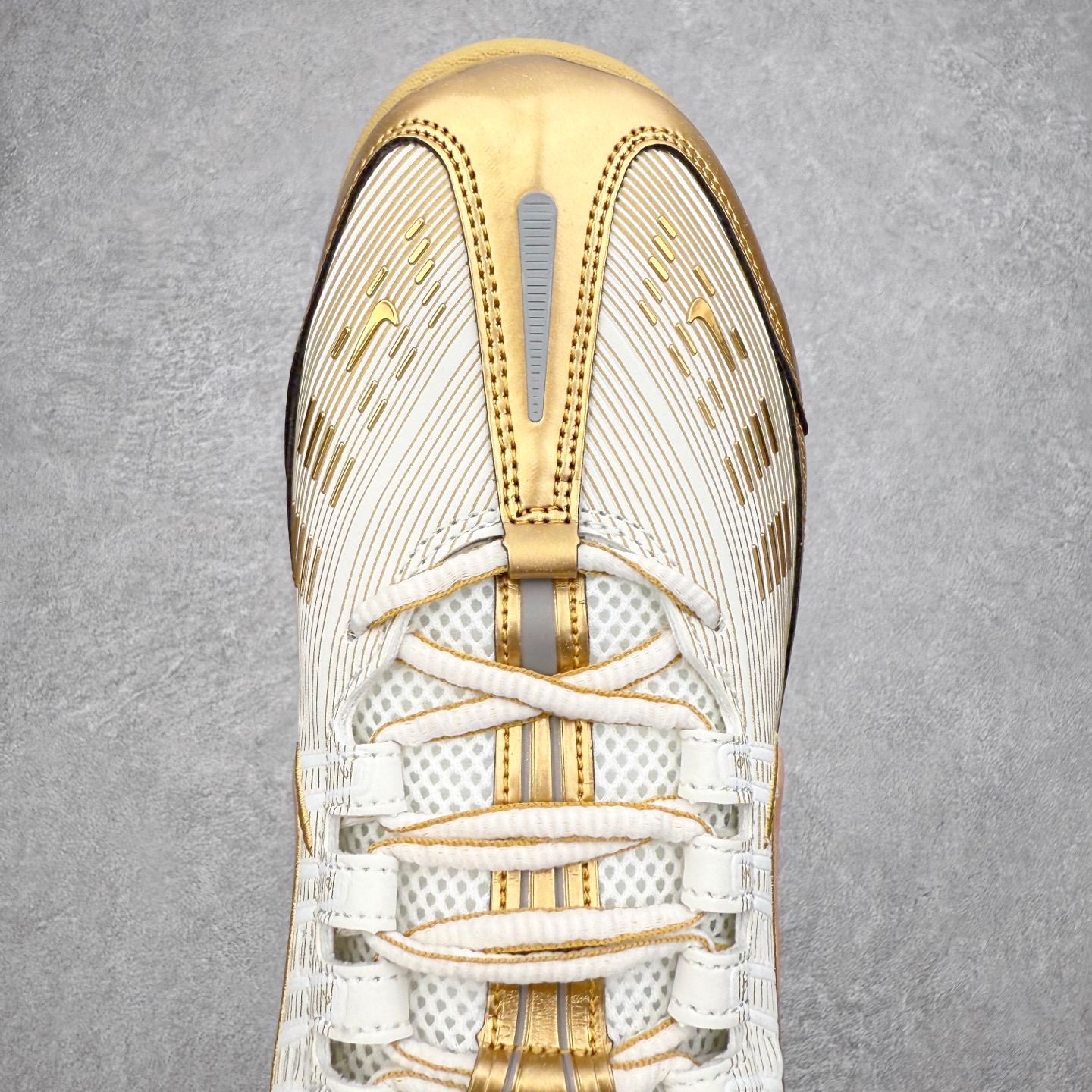 图片[4]-NK Vapormax 360 简约舒适织物低帮气垫休闲跑步鞋 CK9670-101 鞋面依旧延续经典设计，中底则加入了 VaporMax 气垫科技。值得一提的是气垫后跟处带有特殊的支架设计，致敬早期 Air Max 360气垫提高稳定性的后跟支架。实拍调校N版已经零色差零失真 百分百还原实物色彩所见即所得 不存在货不对板色差等低级问题 选购参考实物拍摄 不混卖不参货 只用心做好货严格选品 承诺混一赔十 尺码：36 36.5 37.5 38 38.5 39 40 40.5 41 42 42.5 43 44 44.5 45 46-选品中心