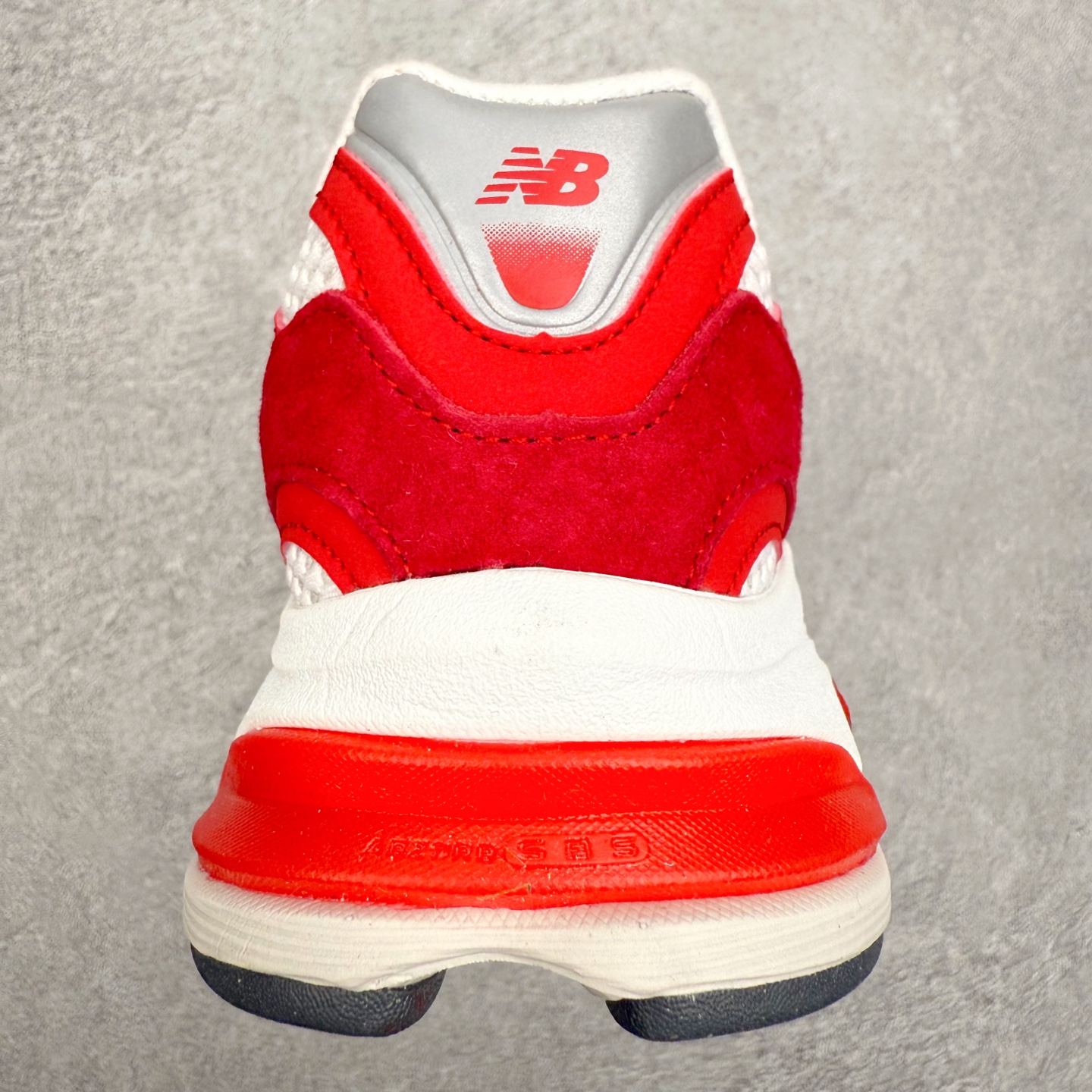 图片[8]-New Balance NB2010系列新百伦经典复古休闲运动板鞋 以ENCAP中底配以升级版 N-ERGY缓震物料 鞋面则采用特色的柔软麂皮搭以NewBalance经典的尼龙网布 低调中还原跑鞋本真 更年轻化的设计理念与材质 让新世代青年得以用全新视角体验经典鞋款的传奇魅力尺码：36 37 37.5 38 38.5 39.5 40 40.5 41.5 42 42.5 43 44 45-选品中心