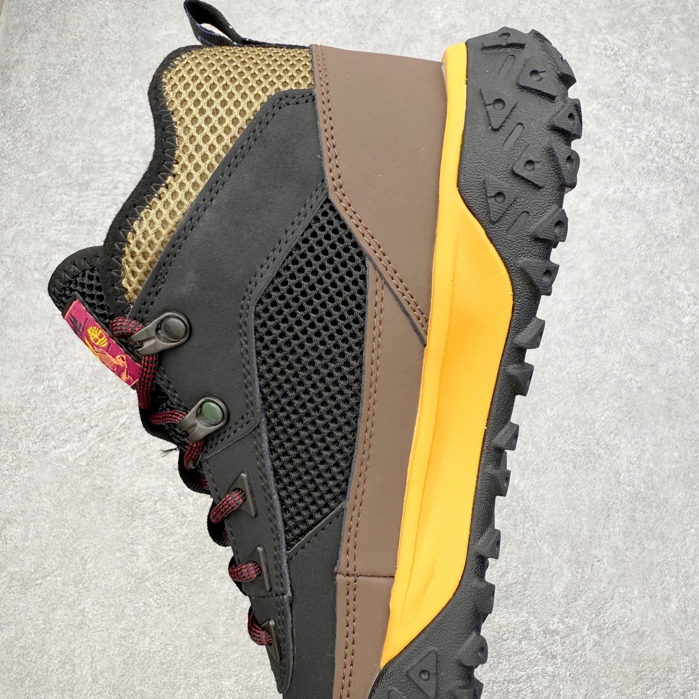 图片[7]-Timberland Greenstride Motion 6 添柏岚防滑耐磨低帮户外功能鞋 简约大方的造型设计，给人以随性休闲的时尚格调，穿着舒适轻便，运动灵活自如，满足日常个性穿搭。Timberland户外品牌最早成立于1918年的美国波士顿，它的成功故事就从第一双防水皮靴Yellow Boots开始。这双具备完全防水机能的靴子瞬间广受好评，他那独创又不失古典的款式，以及大胆使用黄色的崭新风格，吸引了广大消费者的目光。现今仍不改其原有风貌的这双黄靴，就是火遍全球的“大黄靴”。Timberland的高端工艺、实穿耐用等特点让他拥有绝对鞋界地位。尺码：40 41 41.5 42 43 43.5 44 44.5 45 45.5 46-选品中心