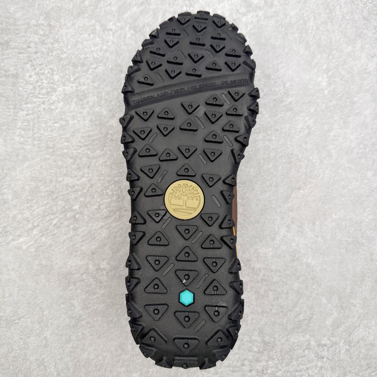 图片[9]-Timberland Greenstride Motion 6 添柏岚防滑耐磨低帮户外功能鞋 简约大方的造型设计，给人以随性休闲的时尚格调，穿着舒适轻便，运动灵活自如，满足日常个性穿搭。Timberland户外品牌最早成立于1918年的美国波士顿，它的成功故事就从第一双防水皮靴Yellow Boots开始。这双具备完全防水机能的靴子瞬间广受好评，他那独创又不失古典的款式，以及大胆使用黄色的崭新风格，吸引了广大消费者的目光。现今仍不改其原有风貌的这双黄靴，就是火遍全球的“大黄靴”。Timberland的高端工艺、实穿耐用等特点让他拥有绝对鞋界地位。尺码：40 41 41.5 42 43 43.5 44 44.5 45 45.5 46-选品中心