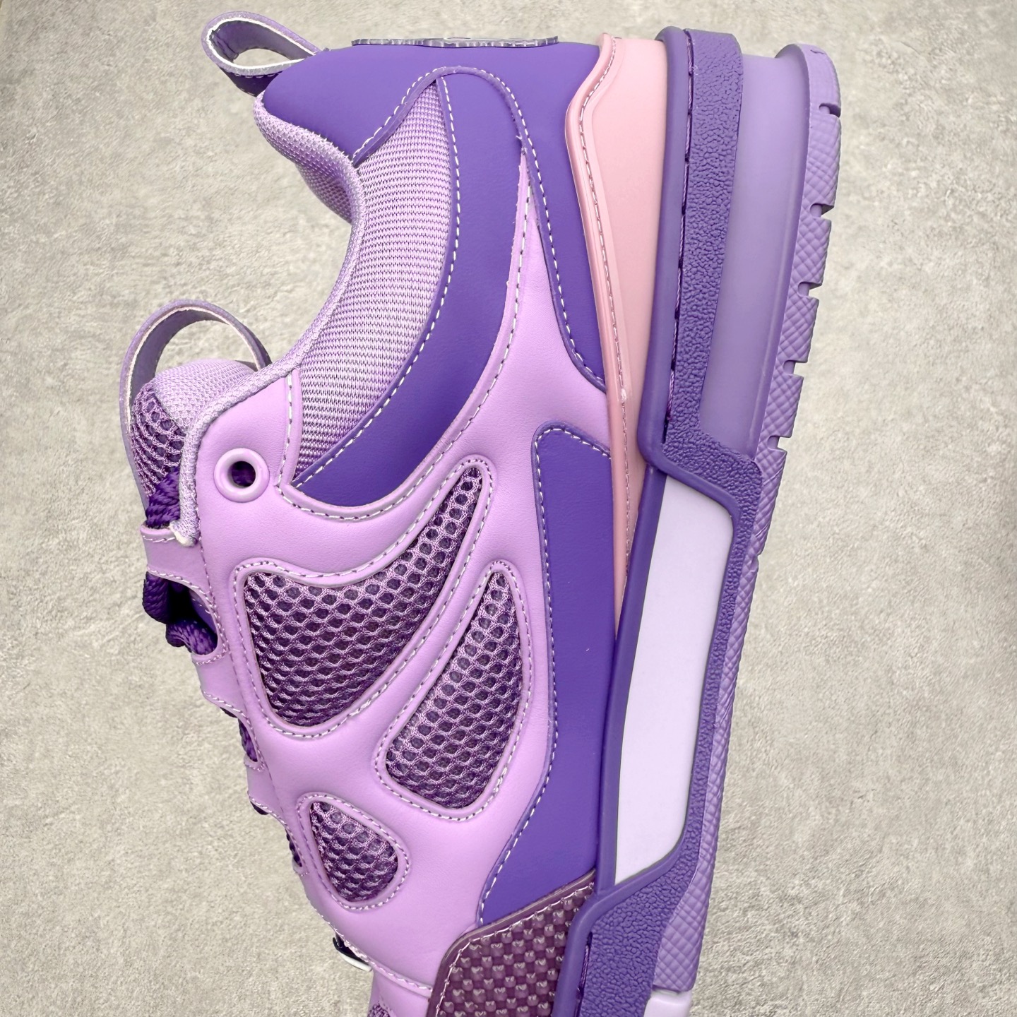 图片[7]-Louis Vuitton Trainer lv时装走秀运动鞋 完美鞋型超高的清洁度 零毛边线头瑕疵 全套原楦原纸版原鞋开模 全网最具灵魂的版型 正确原装黄色鞋盒 正确中底印花 鞋面印花3D高频深度立体 全鞋电脑针车 紧密相连 针距密度一致 环保乳胶注塑鞋垫 厚度脚感还原原版 皮面裁剪部位 统一油边封口工艺 原装橡胶大底含胶量大底组合零偏差 专柜全套包装 防尘袋 说明书 质保卡 男女鞋 尺码：35 36 37 38 39 40 41 42 43 44 45-选品中心