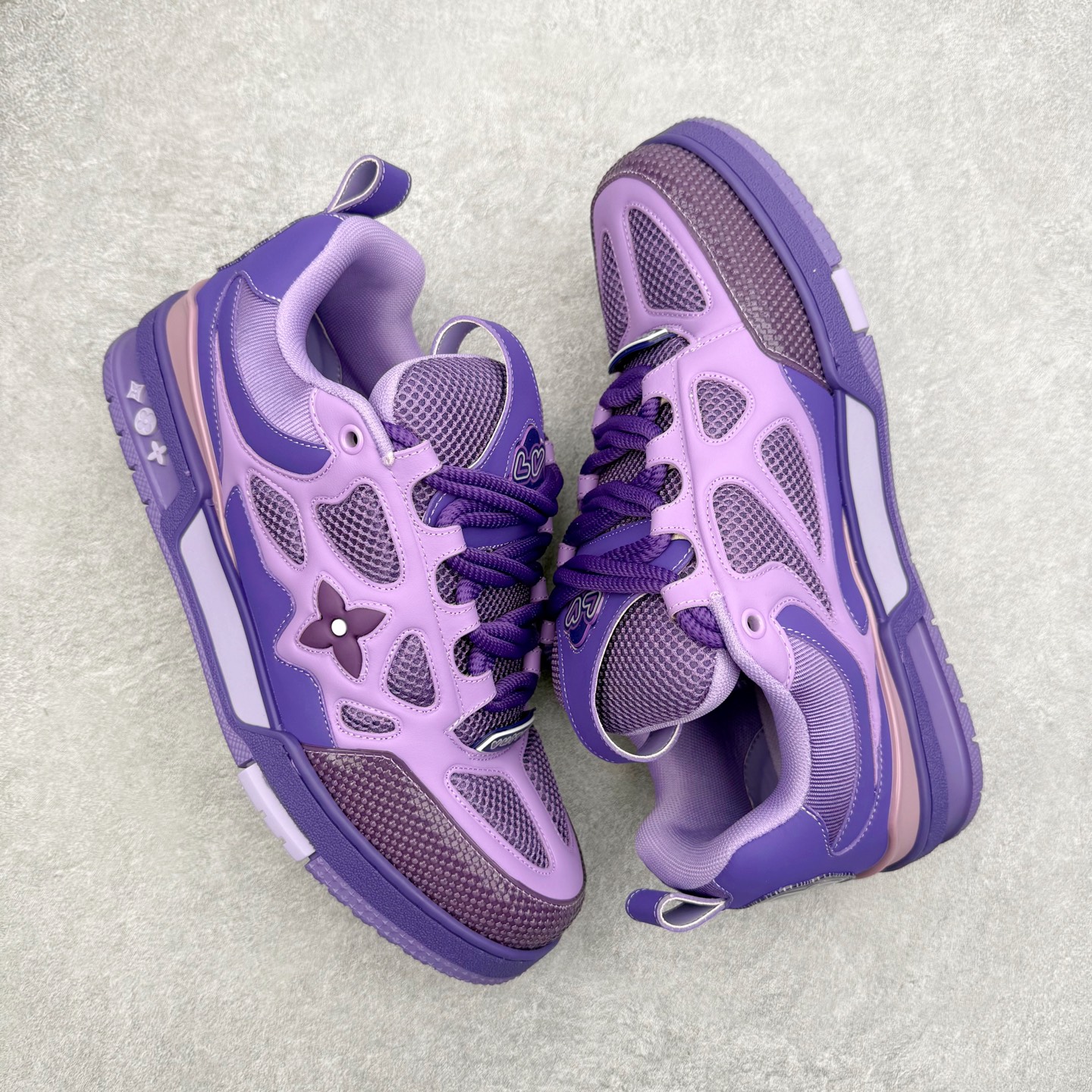 图片[3]-Louis Vuitton Trainer lv时装走秀运动鞋 完美鞋型超高的清洁度 零毛边线头瑕疵 全套原楦原纸版原鞋开模 全网最具灵魂的版型 正确原装黄色鞋盒 正确中底印花 鞋面印花3D高频深度立体 全鞋电脑针车 紧密相连 针距密度一致 环保乳胶注塑鞋垫 厚度脚感还原原版 皮面裁剪部位 统一油边封口工艺 原装橡胶大底含胶量大底组合零偏差 专柜全套包装 防尘袋 说明书 质保卡 男女鞋 尺码：35 36 37 38 39 40 41 42 43 44 45-选品中心