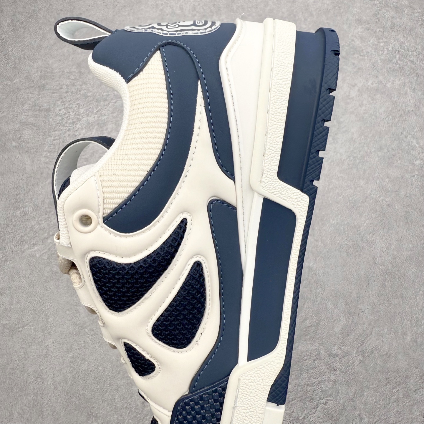 图片[7]-Louis Vuitton Trainer lv时装走秀运动鞋 完美鞋型超高的清洁度 零毛边线头瑕疵 全套原楦原纸版原鞋开模 全网最具灵魂的版型 正确原装黄色鞋盒 正确中底印花 鞋面印花3D高频深度立体 全鞋电脑针车 紧密相连 针距密度一致 环保乳胶注塑鞋垫 厚度脚感还原原版 皮面裁剪部位 统一油边封口工艺 原装橡胶大底含胶量大底组合零偏差 专柜全套包装 防尘袋 说明书 质保卡 男女鞋 尺码：35 36 37 38 39 40 41 42 43 44 45-选品中心