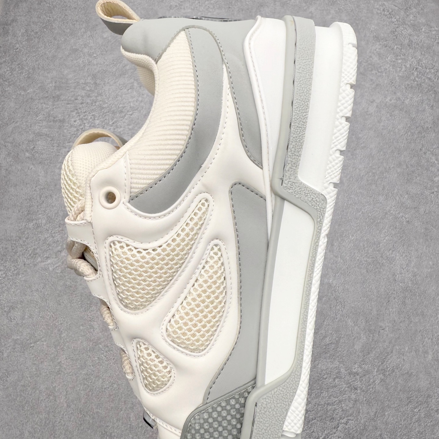 图片[7]-Louis Vuitton Trainer lv时装走秀运动鞋 完美鞋型超高的清洁度 零毛边线头瑕疵 全套原楦原纸版原鞋开模 全网最具灵魂的版型 正确原装黄色鞋盒 正确中底印花 鞋面印花3D高频深度立体 全鞋电脑针车 紧密相连 针距密度一致 环保乳胶注塑鞋垫 厚度脚感还原原版 皮面裁剪部位 统一油边封口工艺 原装橡胶大底含胶量大底组合零偏差 专柜全套包装 防尘袋 说明书 质保卡 男女鞋 尺码：35 36 37 38 39 40 41 42 43 44 45-选品中心