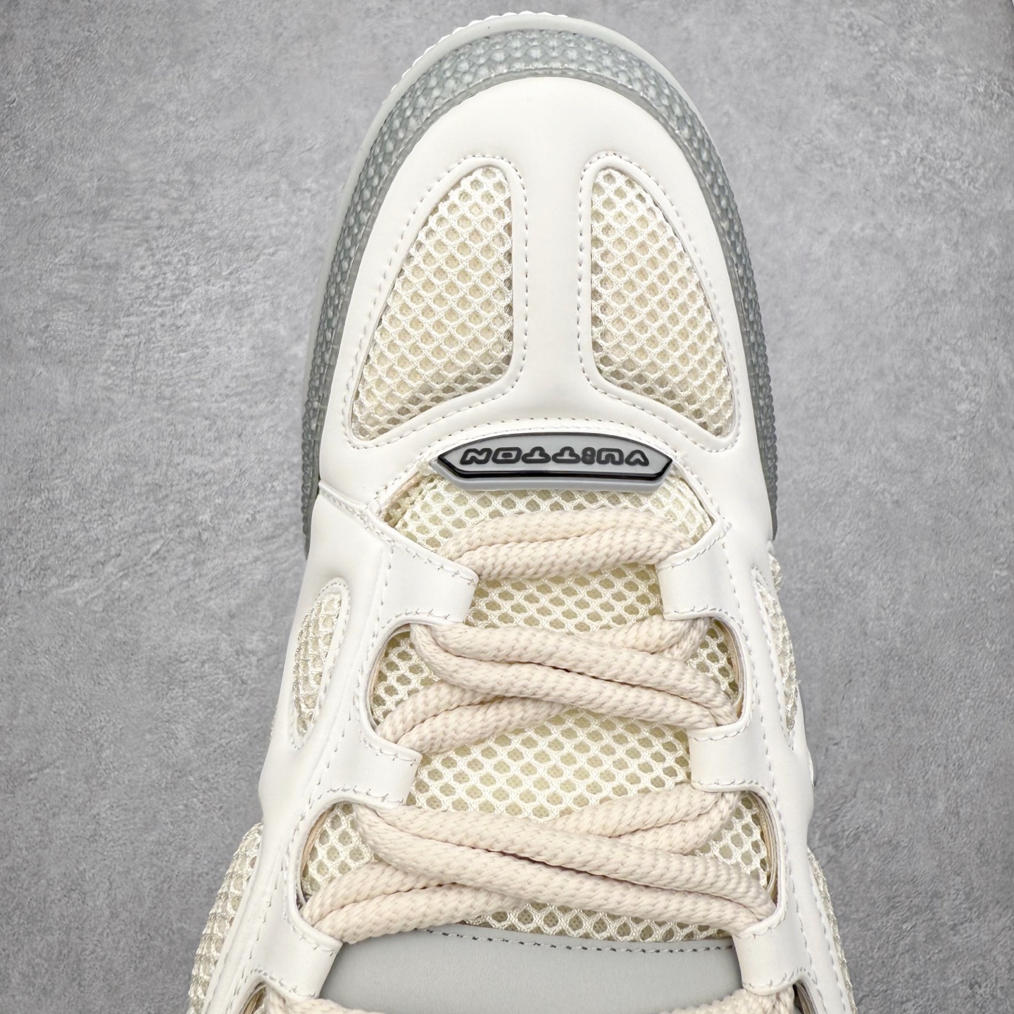 图片[4]-Louis Vuitton Trainer lv时装走秀运动鞋 完美鞋型超高的清洁度 零毛边线头瑕疵 全套原楦原纸版原鞋开模 全网最具灵魂的版型 正确原装黄色鞋盒 正确中底印花 鞋面印花3D高频深度立体 全鞋电脑针车 紧密相连 针距密度一致 环保乳胶注塑鞋垫 厚度脚感还原原版 皮面裁剪部位 统一油边封口工艺 原装橡胶大底含胶量大底组合零偏差 专柜全套包装 防尘袋 说明书 质保卡 男女鞋 尺码：35 36 37 38 39 40 41 42 43 44 45-选品中心