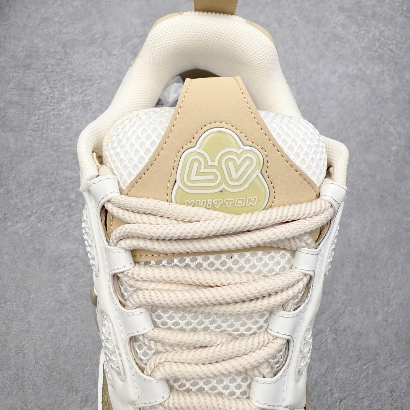 图片[5]-Louis Vuitton Trainer lv时装走秀运动鞋 完美鞋型超高的清洁度 零毛边线头瑕疵 全套原楦原纸版原鞋开模 全网最具灵魂的版型 正确原装黄色鞋盒 正确中底印花 鞋面印花3D高频深度立体 全鞋电脑针车 紧密相连 针距密度一致 环保乳胶注塑鞋垫 厚度脚感还原原版 皮面裁剪部位 统一油边封口工艺 原装橡胶大底含胶量大底组合零偏差 专柜全套包装 防尘袋 说明书 质保卡 男女鞋 尺码：35 36 37 38 39 40 41 42 43 44 45-选品中心