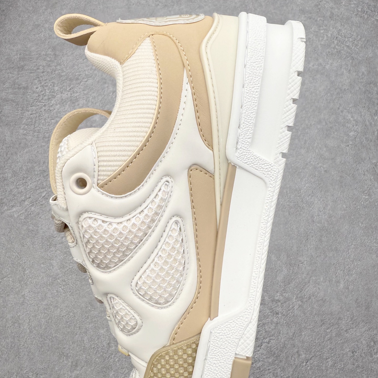 图片[7]-Louis Vuitton Trainer lv时装走秀运动鞋 完美鞋型超高的清洁度 零毛边线头瑕疵 全套原楦原纸版原鞋开模 全网最具灵魂的版型 正确原装黄色鞋盒 正确中底印花 鞋面印花3D高频深度立体 全鞋电脑针车 紧密相连 针距密度一致 环保乳胶注塑鞋垫 厚度脚感还原原版 皮面裁剪部位 统一油边封口工艺 原装橡胶大底含胶量大底组合零偏差 专柜全套包装 防尘袋 说明书 质保卡 男女鞋 尺码：35 36 37 38 39 40 41 42 43 44 45-选品中心