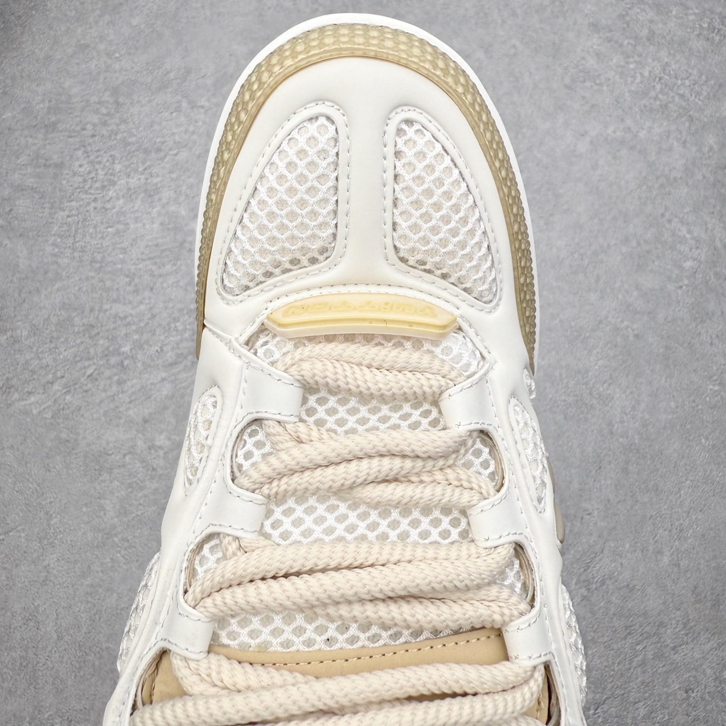 图片[4]-Louis Vuitton Trainer lv时装走秀运动鞋 完美鞋型超高的清洁度 零毛边线头瑕疵 全套原楦原纸版原鞋开模 全网最具灵魂的版型 正确原装黄色鞋盒 正确中底印花 鞋面印花3D高频深度立体 全鞋电脑针车 紧密相连 针距密度一致 环保乳胶注塑鞋垫 厚度脚感还原原版 皮面裁剪部位 统一油边封口工艺 原装橡胶大底含胶量大底组合零偏差 专柜全套包装 防尘袋 说明书 质保卡 男女鞋 尺码：35 36 37 38 39 40 41 42 43 44 45-选品中心