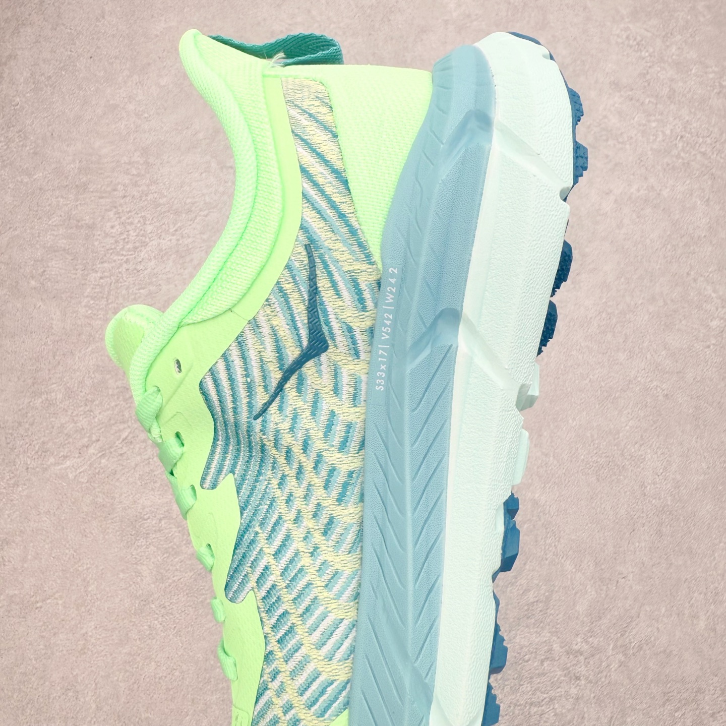 图片[7]-HOKA ONE ONE Mafate Speed 4 飞速玛法特4代系列低帮轻量户外越野休闲运动慢跑鞋 HOKA ONE ONE是来自美国的跑步鞋知名品牌，创立于2009年，始终致力于为所有跑者提供更新、更好的跑步装备。相比常规跑鞋，HOKA ONE ONE特别研发使用性能独特的几何形跑鞋中底，此种鞋底更厚、更高、回弹性也更好，除了卓越的缓冲性能，它还能为各种阶段的跑者带来更具动感、更加稳定的跑步体验。HOKAONE ONE从设计之初就清楚意识到，要保证跑者步幅的均匀一致，双脚自然而然的运动至关重要。尺码：36 36.5 37.5 38 39 40 40.5 41 42 42.5 43 44 45 46-选品中心