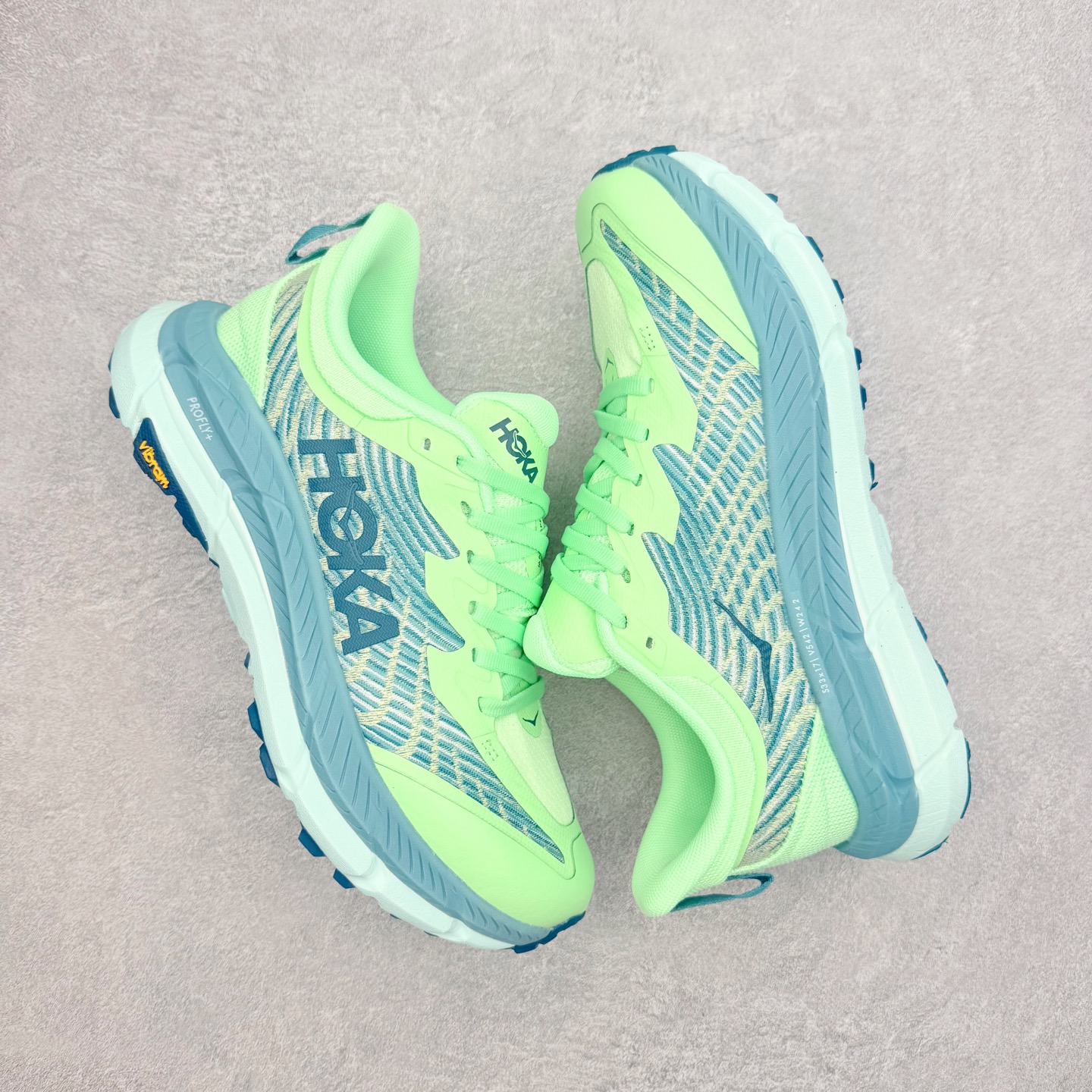 图片[3]-HOKA ONE ONE Mafate Speed 4 飞速玛法特4代系列低帮轻量户外越野休闲运动慢跑鞋 HOKA ONE ONE是来自美国的跑步鞋知名品牌，创立于2009年，始终致力于为所有跑者提供更新、更好的跑步装备。相比常规跑鞋，HOKA ONE ONE特别研发使用性能独特的几何形跑鞋中底，此种鞋底更厚、更高、回弹性也更好，除了卓越的缓冲性能，它还能为各种阶段的跑者带来更具动感、更加稳定的跑步体验。HOKAONE ONE从设计之初就清楚意识到，要保证跑者步幅的均匀一致，双脚自然而然的运动至关重要。尺码：36 36.5 37.5 38 39 40 40.5 41 42 42.5 43 44 45 46-选品中心