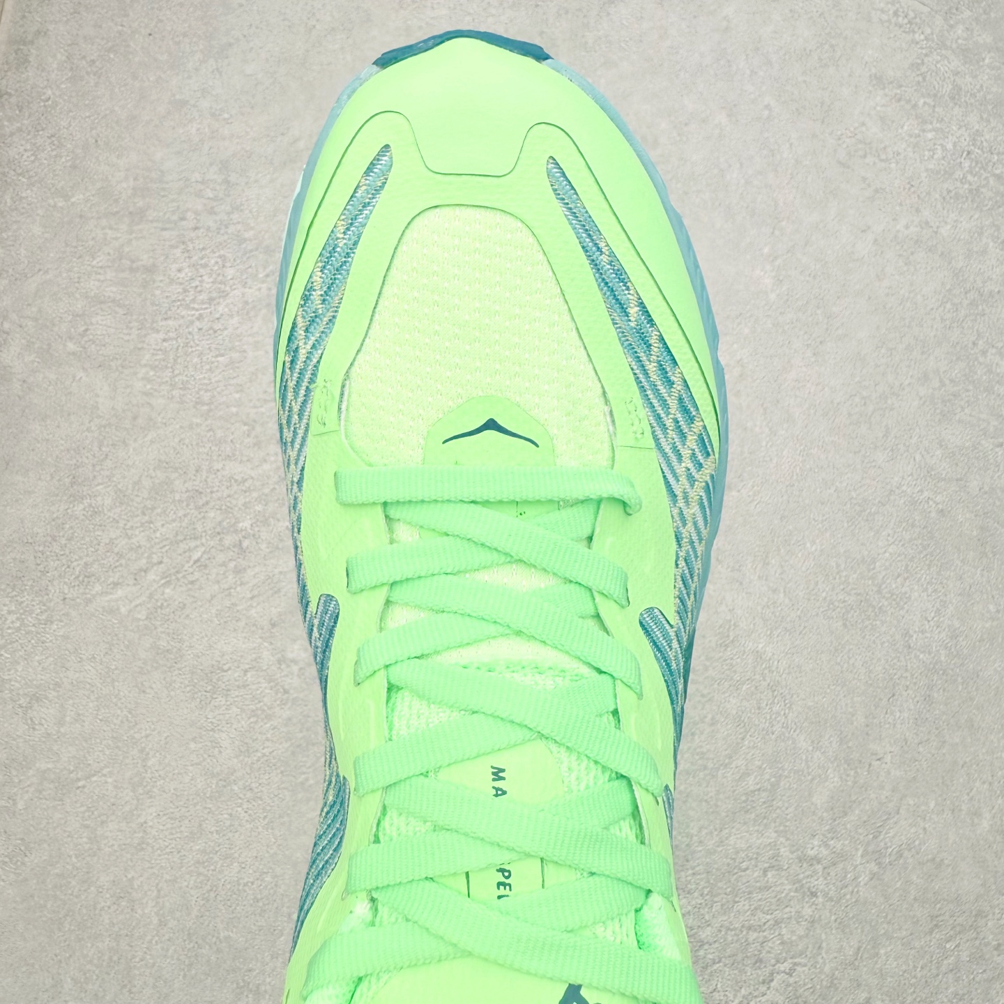 图片[4]-HOKA ONE ONE Mafate Speed 4 飞速玛法特4代系列低帮轻量户外越野休闲运动慢跑鞋 HOKA ONE ONE是来自美国的跑步鞋知名品牌，创立于2009年，始终致力于为所有跑者提供更新、更好的跑步装备。相比常规跑鞋，HOKA ONE ONE特别研发使用性能独特的几何形跑鞋中底，此种鞋底更厚、更高、回弹性也更好，除了卓越的缓冲性能，它还能为各种阶段的跑者带来更具动感、更加稳定的跑步体验。HOKAONE ONE从设计之初就清楚意识到，要保证跑者步幅的均匀一致，双脚自然而然的运动至关重要。尺码：36 36.5 37.5 38 39 40 40.5 41 42 42.5 43 44 45 46-选品中心