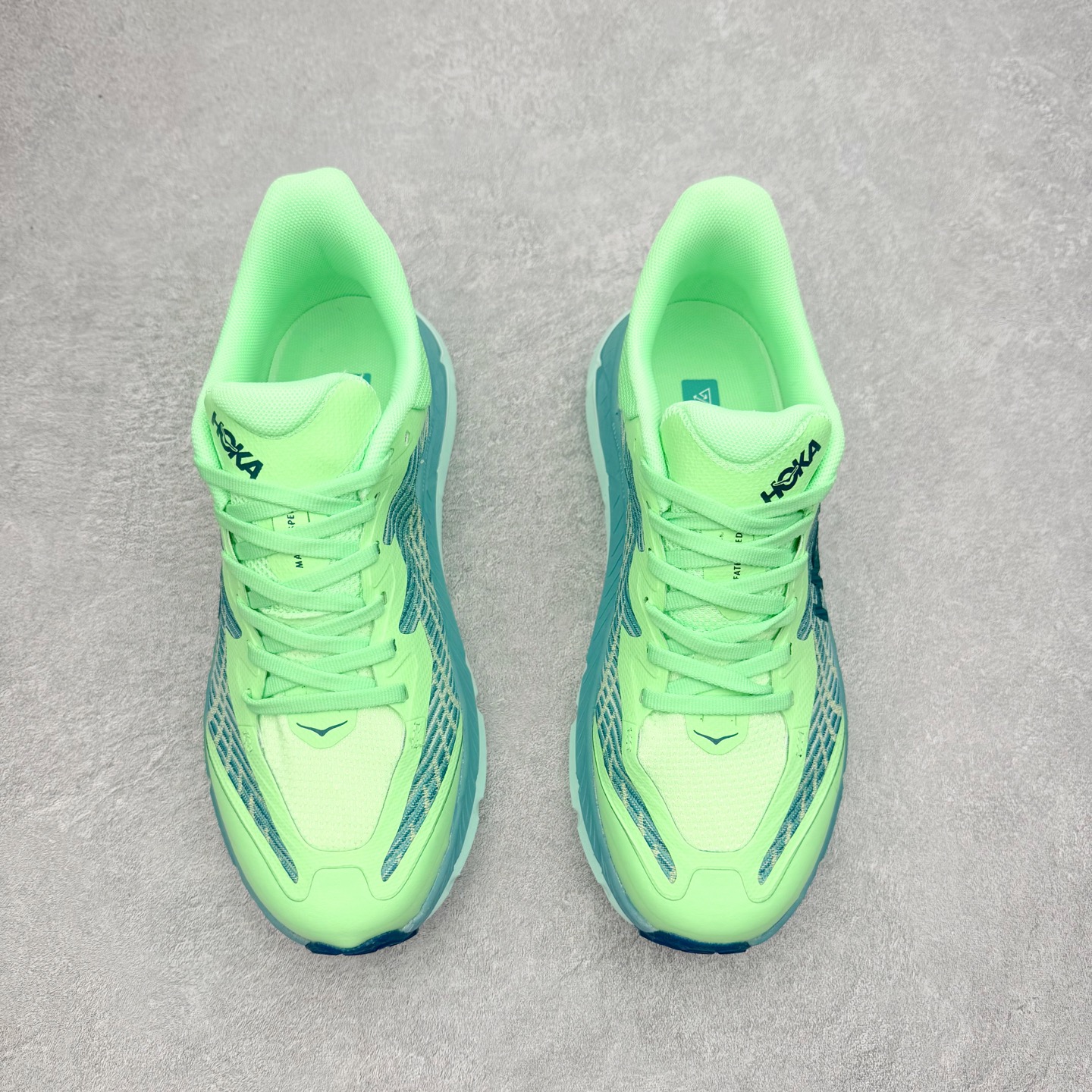 图片[2]-HOKA ONE ONE Mafate Speed 4 飞速玛法特4代系列低帮轻量户外越野休闲运动慢跑鞋 HOKA ONE ONE是来自美国的跑步鞋知名品牌，创立于2009年，始终致力于为所有跑者提供更新、更好的跑步装备。相比常规跑鞋，HOKA ONE ONE特别研发使用性能独特的几何形跑鞋中底，此种鞋底更厚、更高、回弹性也更好，除了卓越的缓冲性能，它还能为各种阶段的跑者带来更具动感、更加稳定的跑步体验。HOKAONE ONE从设计之初就清楚意识到，要保证跑者步幅的均匀一致，双脚自然而然的运动至关重要。尺码：36 36.5 37.5 38 39 40 40.5 41 42 42.5 43 44 45 46-选品中心