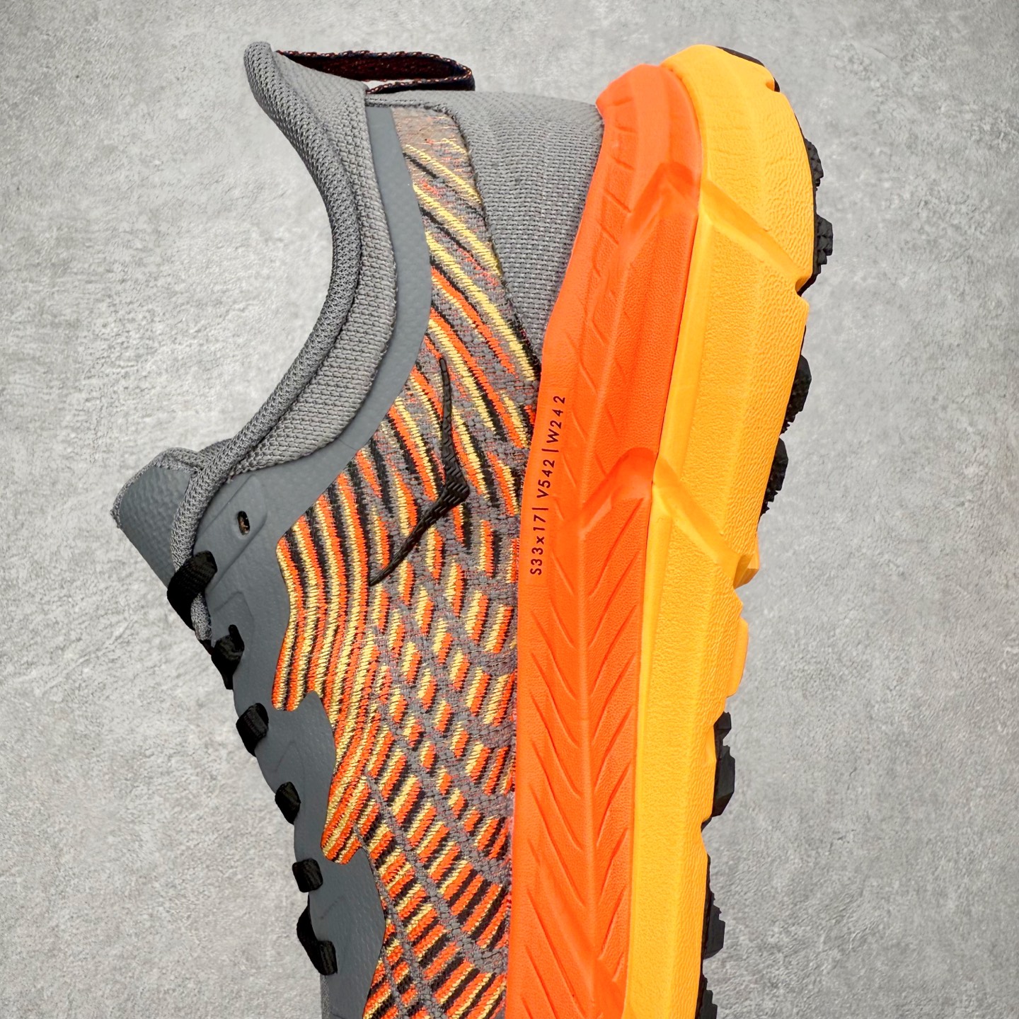 图片[7]-HOKA ONE ONE Mafate Speed 4 飞速玛法特4代系列低帮轻量户外越野休闲运动慢跑鞋 HOKA ONE ONE是来自美国的跑步鞋知名品牌，创立于2009年，始终致力于为所有跑者提供更新、更好的跑步装备。相比常规跑鞋，HOKA ONE ONE特别研发使用性能独特的几何形跑鞋中底，此种鞋底更厚、更高、回弹性也更好，除了卓越的缓冲性能，它还能为各种阶段的跑者带来更具动感、更加稳定的跑步体验。HOKAONE ONE从设计之初就清楚意识到，要保证跑者步幅的均匀一致，双脚自然而然的运动至关重要。尺码：36 36.5 37.5 38 39 40 40.5 41 42 42.5 43 44 45 46-选品中心