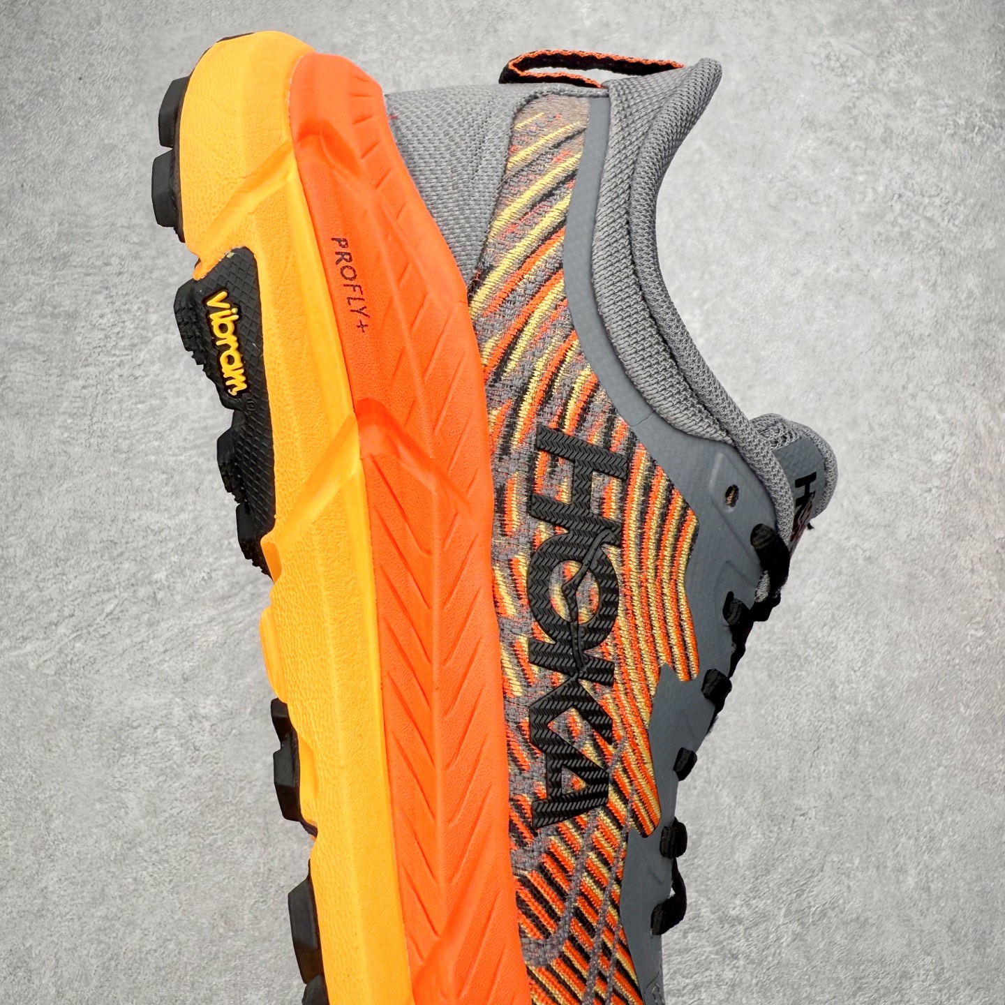 图片[6]-HOKA ONE ONE Mafate Speed 4 飞速玛法特4代系列低帮轻量户外越野休闲运动慢跑鞋 HOKA ONE ONE是来自美国的跑步鞋知名品牌，创立于2009年，始终致力于为所有跑者提供更新、更好的跑步装备。相比常规跑鞋，HOKA ONE ONE特别研发使用性能独特的几何形跑鞋中底，此种鞋底更厚、更高、回弹性也更好，除了卓越的缓冲性能，它还能为各种阶段的跑者带来更具动感、更加稳定的跑步体验。HOKAONE ONE从设计之初就清楚意识到，要保证跑者步幅的均匀一致，双脚自然而然的运动至关重要。尺码：36 36.5 37.5 38 39 40 40.5 41 42 42.5 43 44 45 46-选品中心